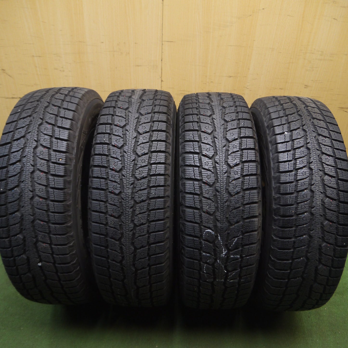 *送料無料*バリ溝！21年！キレイ！9.5分★スタッドレス 215/70R16 トーヨー オブザーブ GSi-6 LS VELVA CHARGE ヴェルヴァ 16インチ PCD114.3/5H★3121915Hス