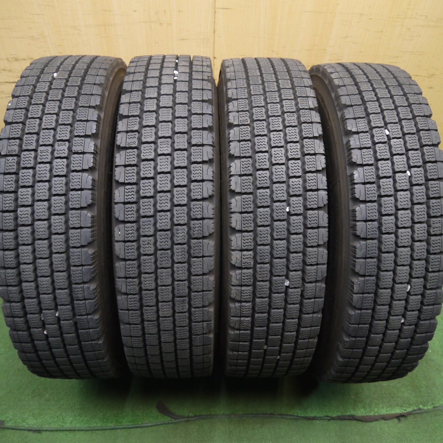 [送料無料]4本価格！22年★トラック タイヤ 225/80R17.5 123/122L スタッドレス ブリヂストン W910 17.5インチ★3050302クスタ