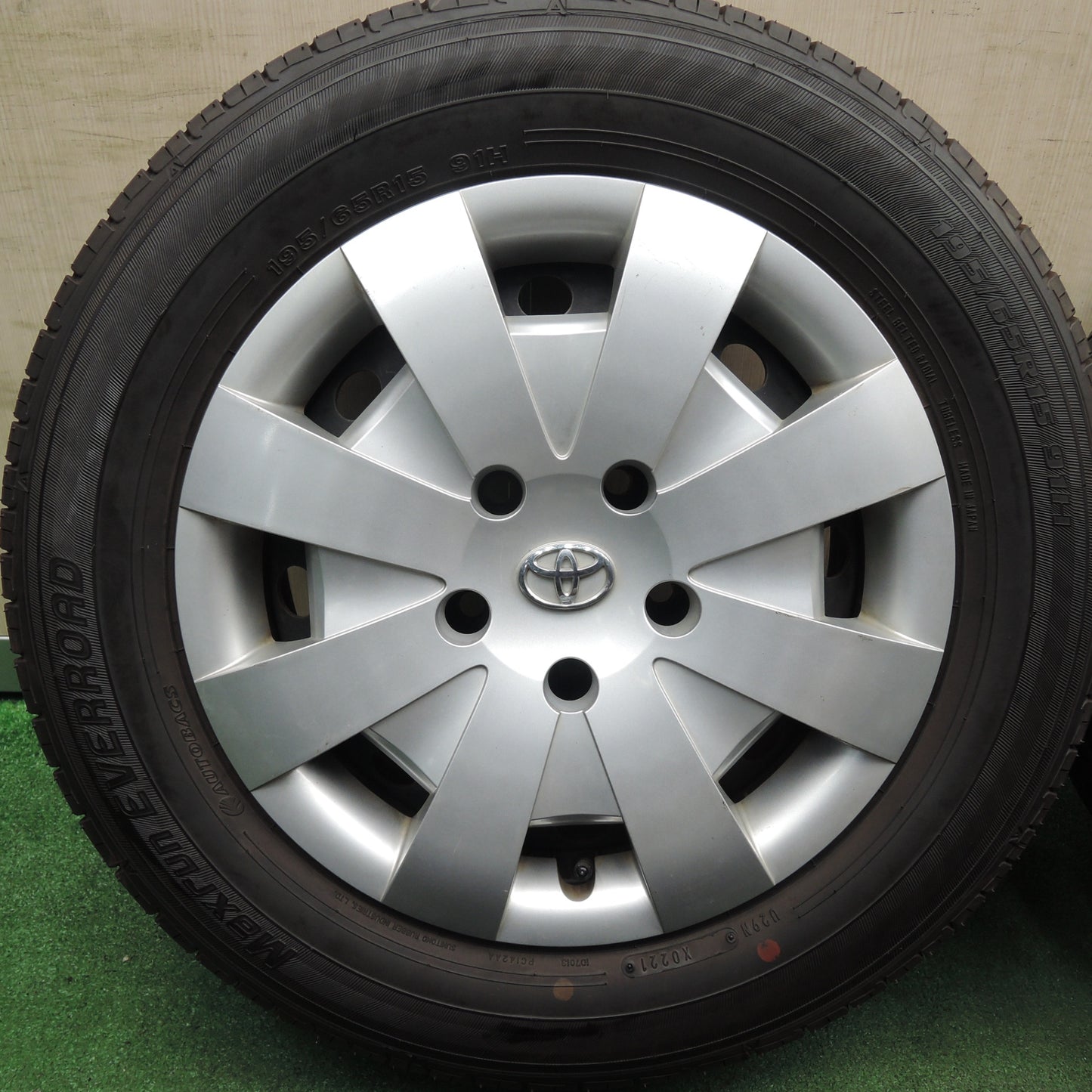 *送料無料* バリ溝！21年！ほぼ10分★トヨタ カローラ ルミオン 純正 スチール 195/65R15 オートバックス Maxrun EVERROAD PCD114.3/5H★4022504HAノ