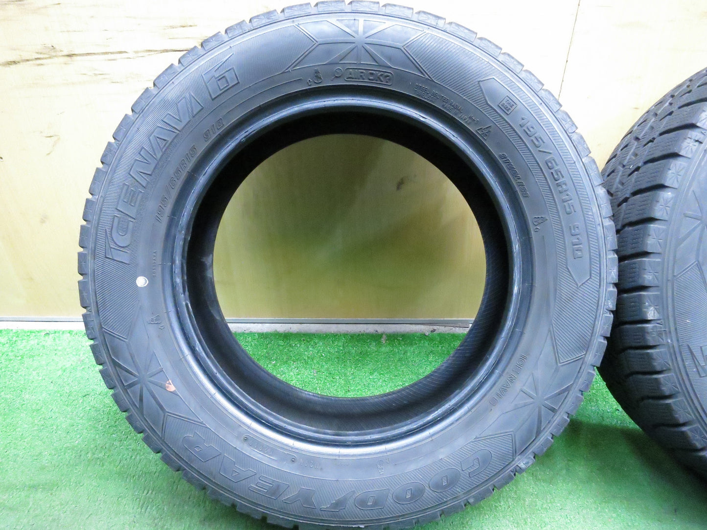 [送料無料]4本価格！19年★スタッドレス 195/65R15 グッドイヤー アイスナビ6 タイヤ 15インチ ノア ヴォクシー プリウス 等★3010601Hスタ