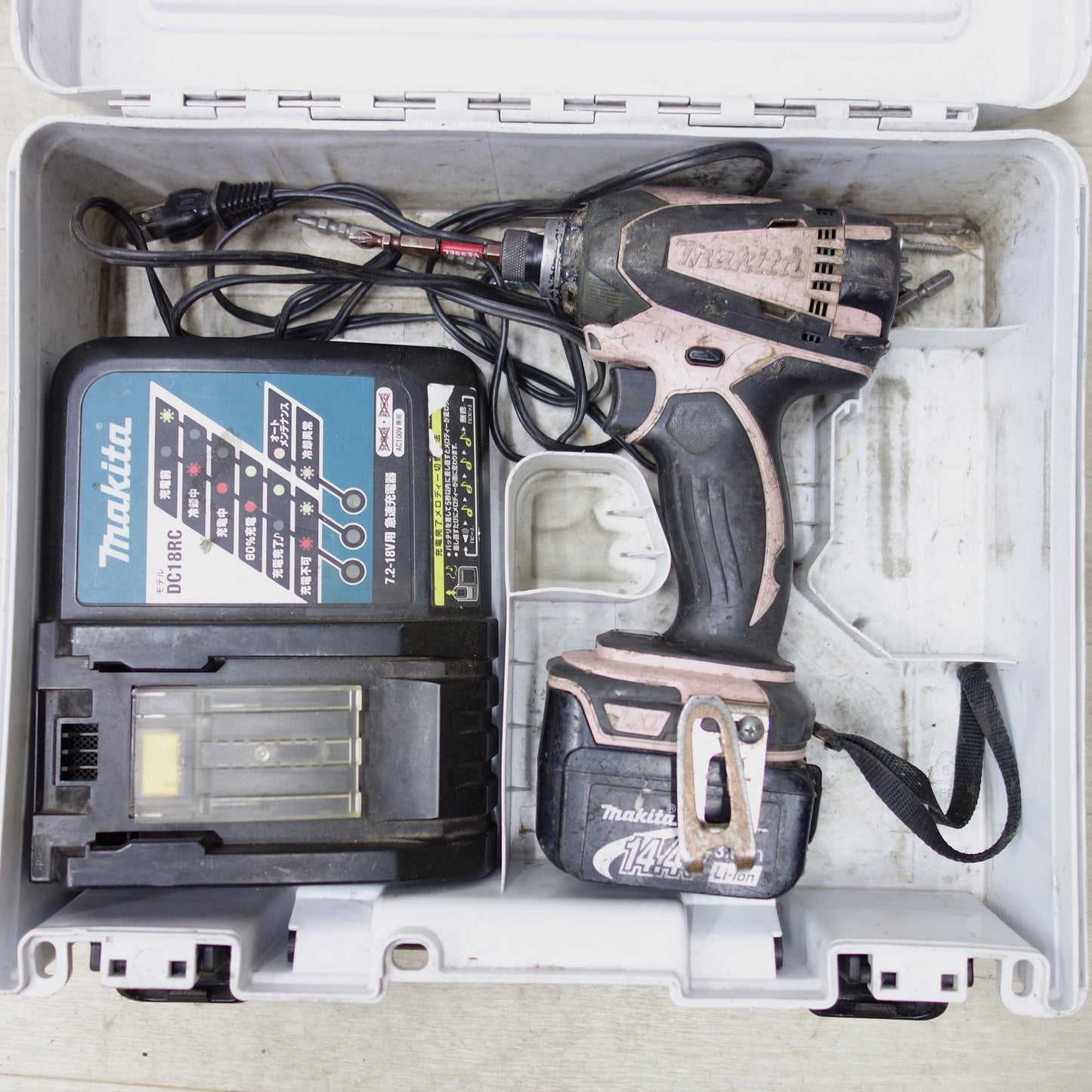 [送料無料] ◆makita マキタ 充電式インパクトドライバ TD134D 14.4V BL1430 バッテリー 充電器付き 電動工具◆