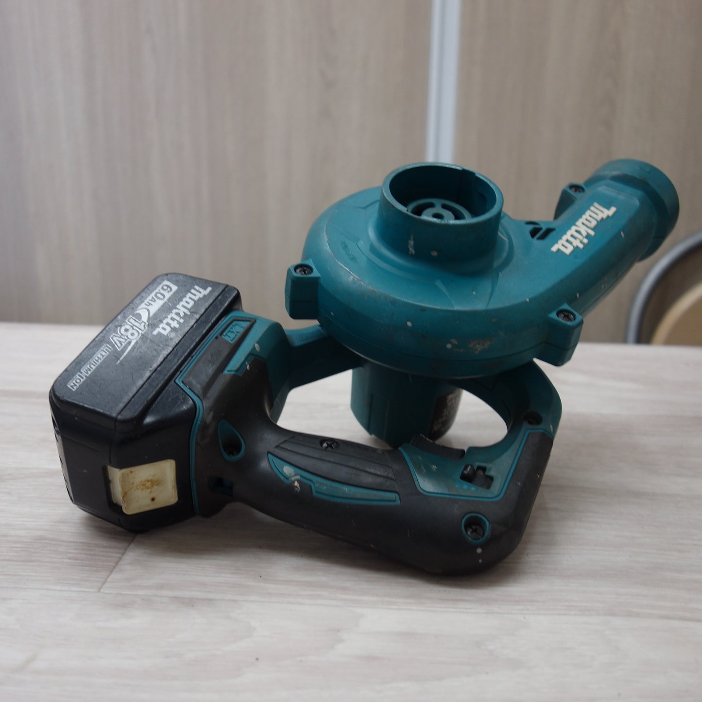 [送料無料] ☆マキタ 充電式 ブロワ UB185D ブロア 送風 集じん ブロア makita☆
