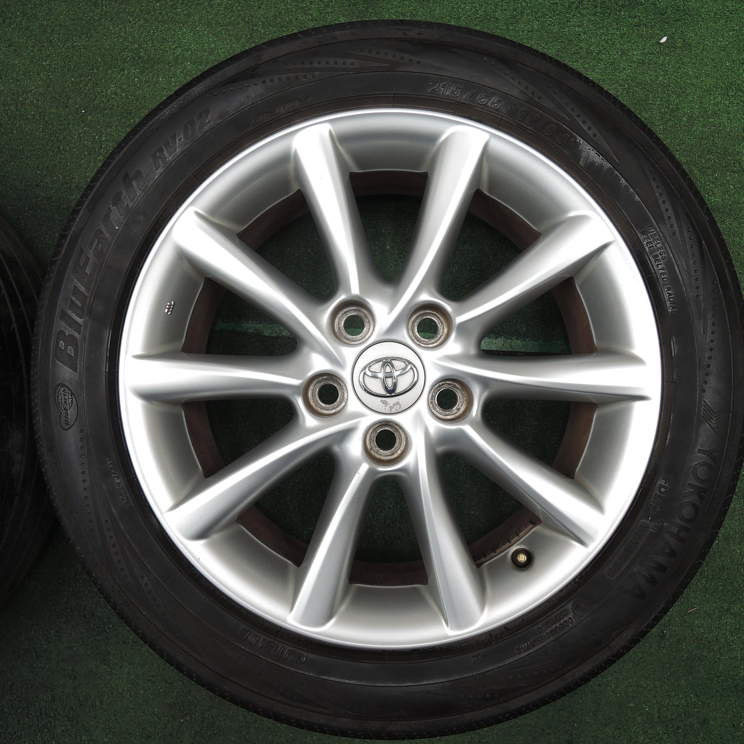 *送料無料*キレイ★トヨタ エスティマ 純正 215/55R17 ヨコハマ ブルーアース RV-02 17インチ PCD114.3/5H★4012206NJノ