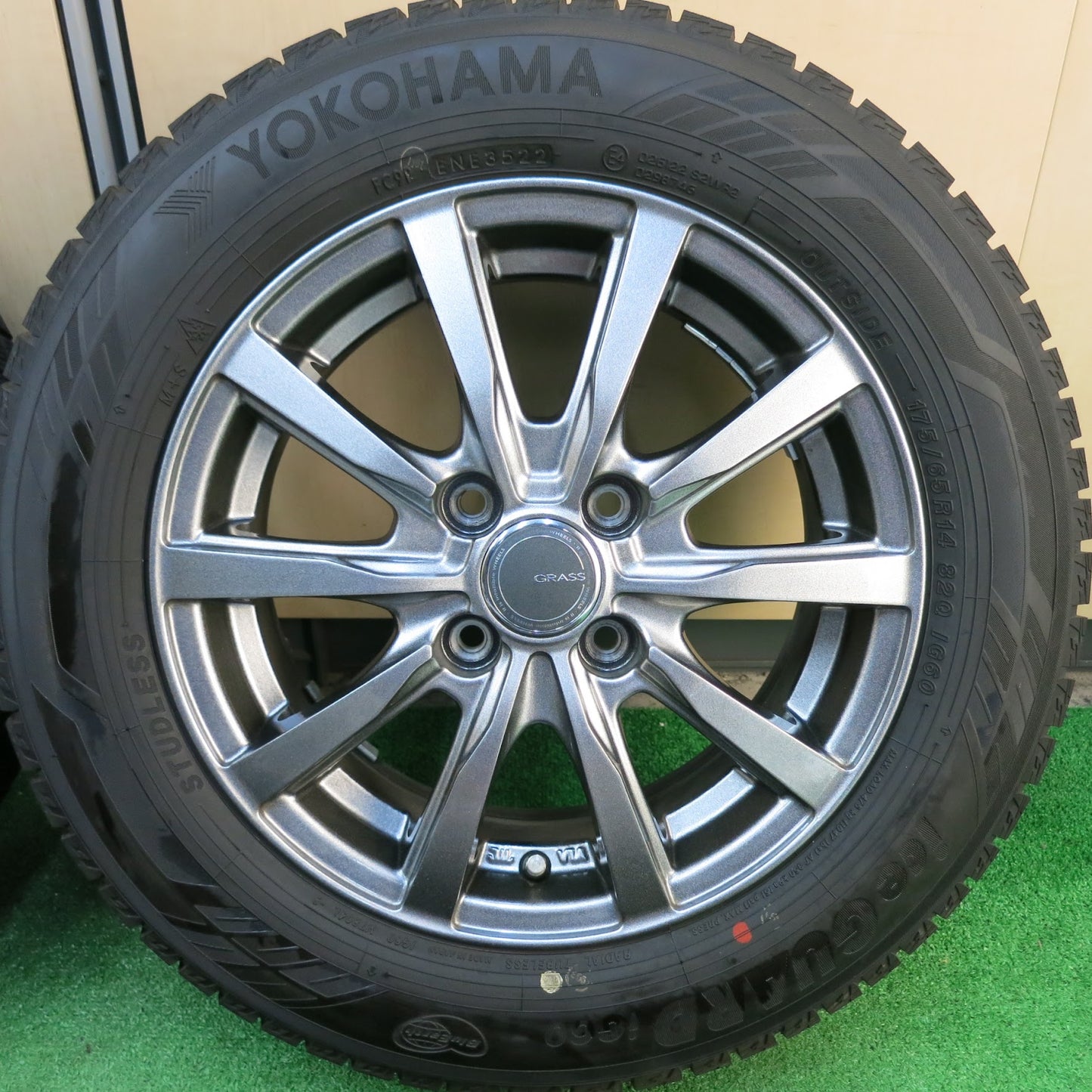 [送料無料]超バリ溝！22年！キレイ！ほぼ10分★スタッドレス 175/65R14 ヨコハマ アイスガード iG60 GRASS グラス 14インチ PCD100/4H★3031507ヒス