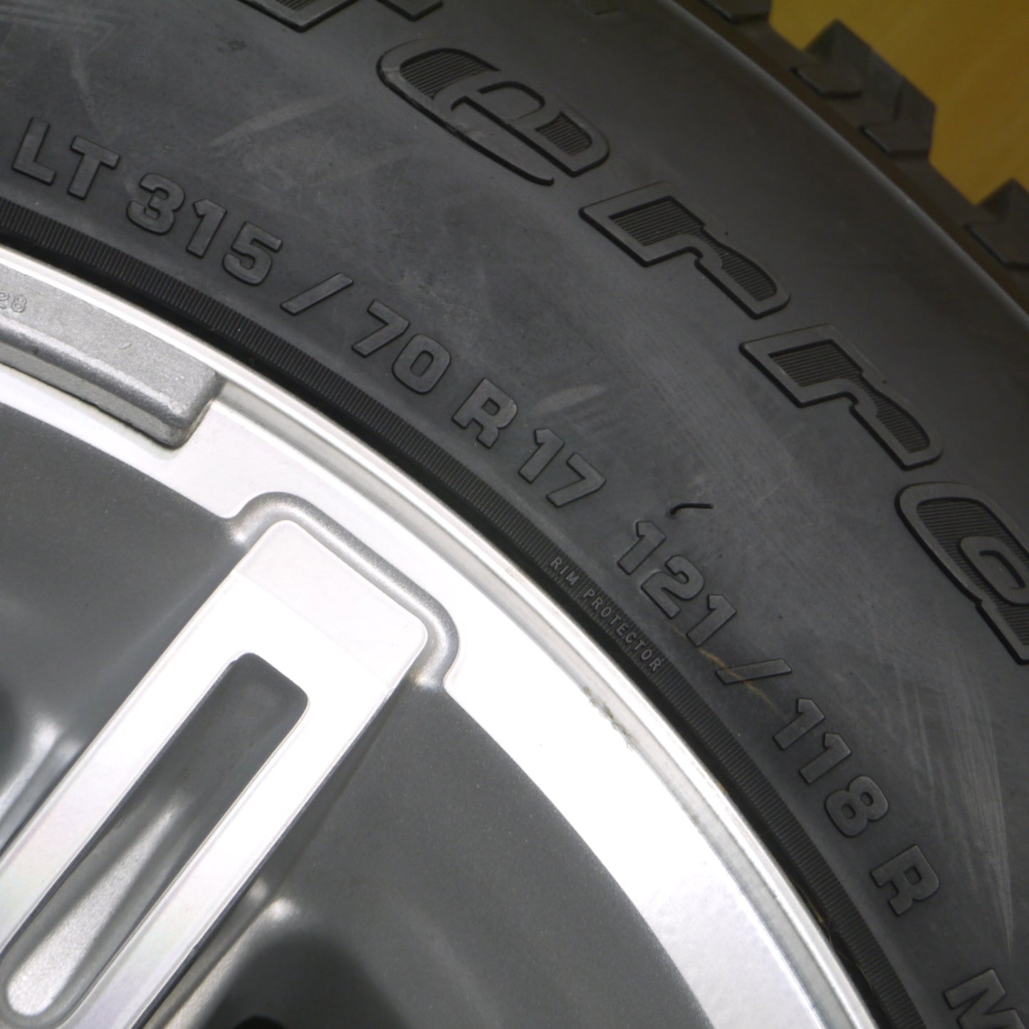 *送料無料* 新車外し★ハマー H2 純正 315/70R17 121/118R BFグッドリッチ All-Terrain T/A KO 17インチ PCD165.1/8H★4022601クノ