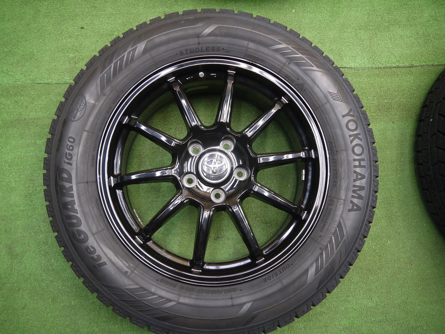[送料無料]バリ溝！19年！キレイ！9.5分★スタッドレス 225/60R17 ヨコハマ アイスガード iG60 社外 アルミ トヨタ 17インチ PCD114.3/5H★2110805アス