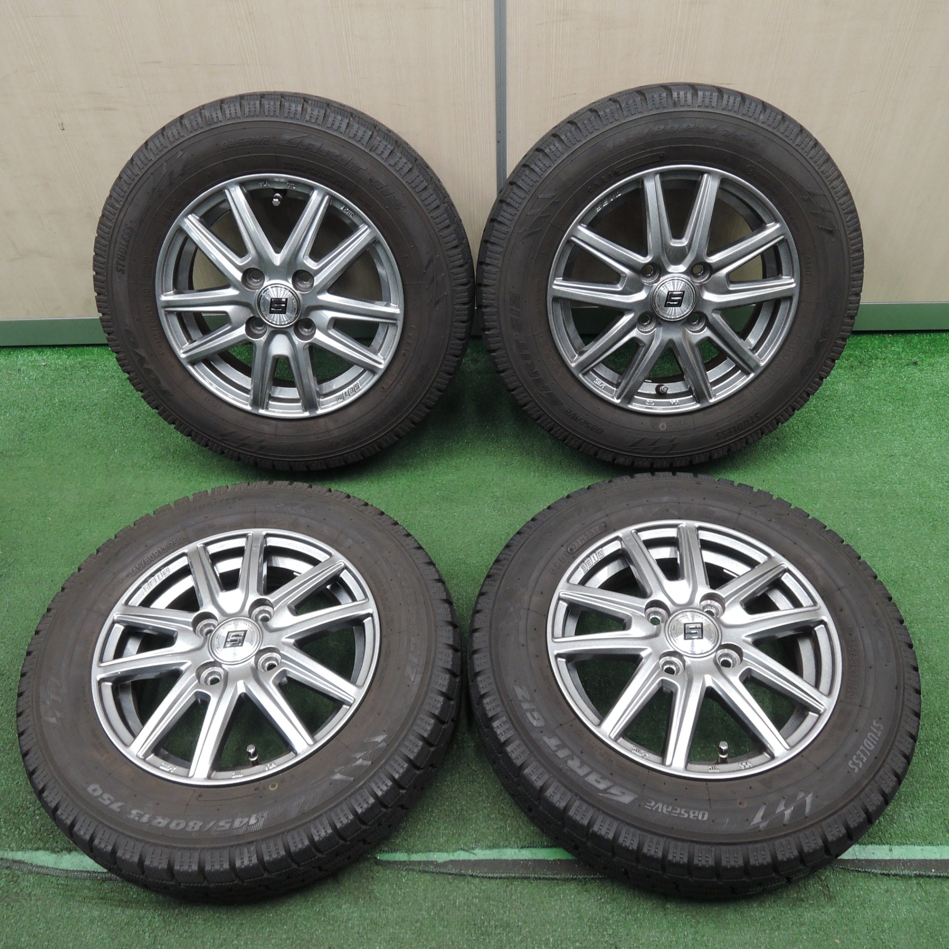 送料無料] バリ溝！キレイ！9分☆スタッドレス 145/80R13 SEIN STREET