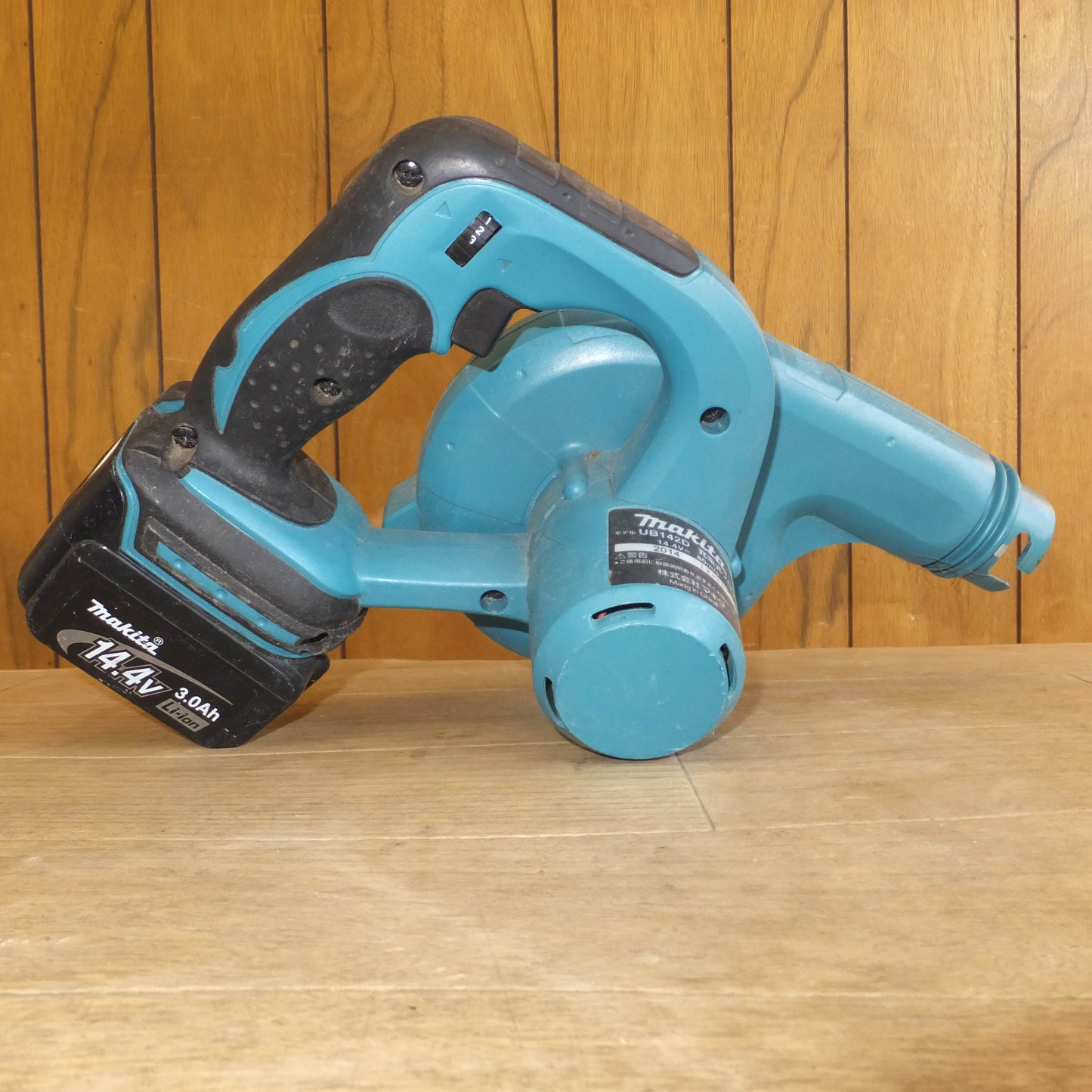 [送料無料]★マキタ makita 充電式ブロワ UB142D　バッテリ BL1430　セット★