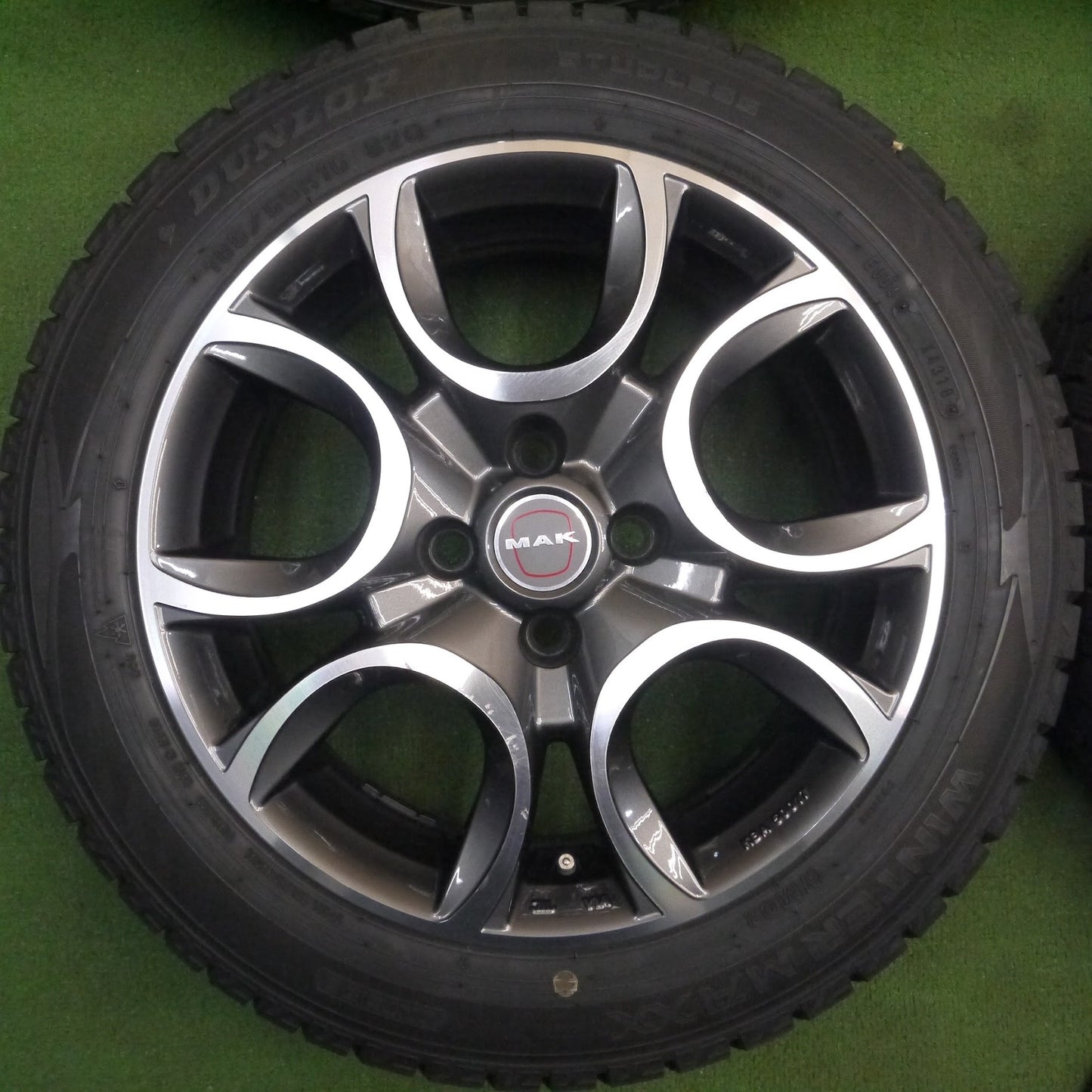 [送料無料]バリ溝！9.5分★フィアット 500 等 MAK TORINO 185/55R15 スタッドレス ダンロップ ウインターマックス WM02 マック トリノ PCD98/4H★3072203KAス