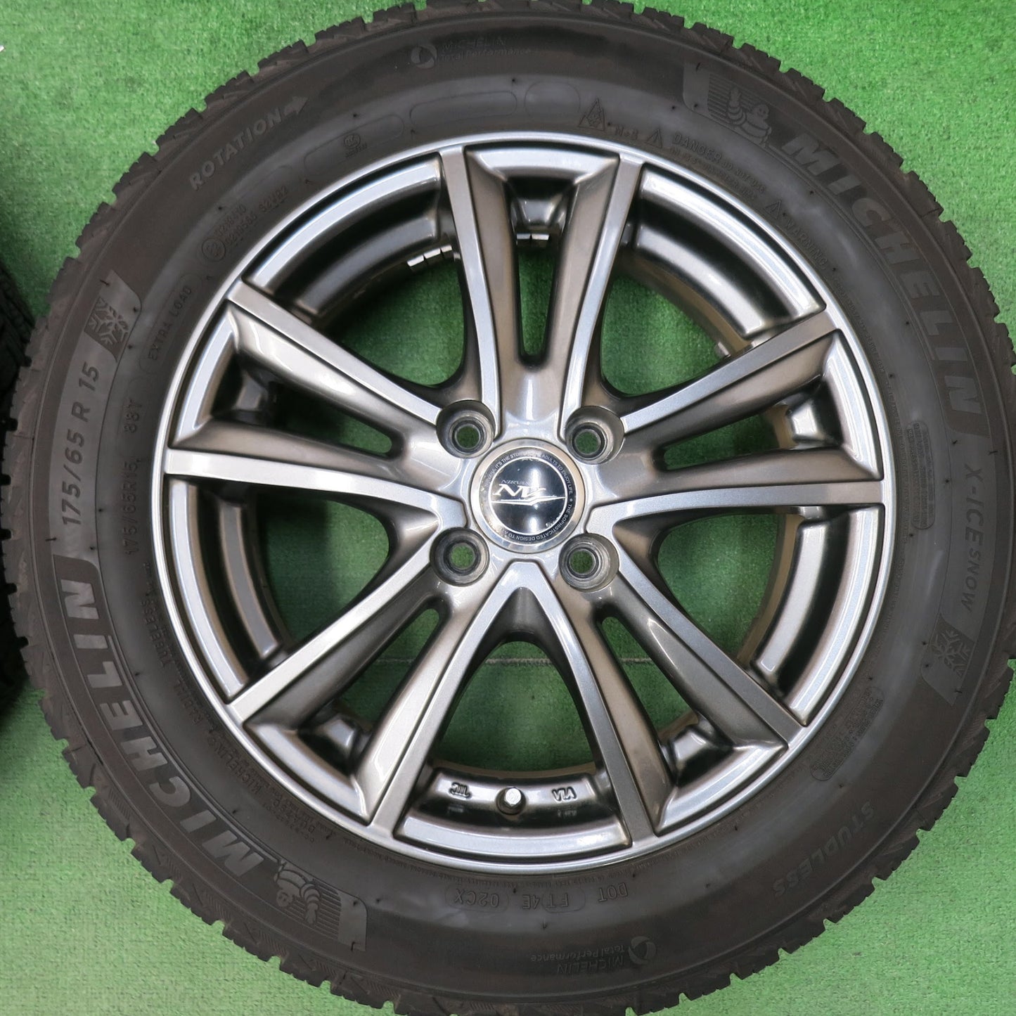 [送料無料]バリ溝！22年！9.5分以上★スタッドレス 175/65R15 ミシュラン X-ICE SNOW NIRVANA NV ニルバーナ ニルヴァーナ 15インチ PCD100/4H★3042502ヒス