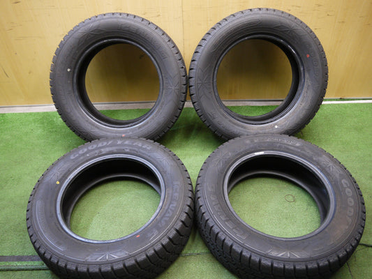 [送料無料]バリ溝！20年！ほぼ10分★スタッドレス 195/65R15 グッドイヤー アイスナビ6 15インチ タイヤ ノア ヴォクシー エスクァイア 等★2050613クスタ