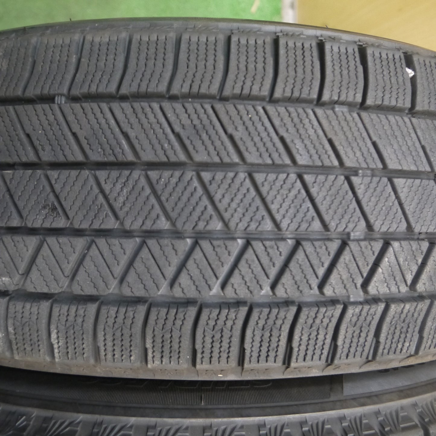 *送料無料* バリ溝！22年！9分★スタッドレス 195/60R16 ブリヂストン ブリザック VRX3 タイヤ 16インチ ノア ヴォクシー セレナ等★4022903KKスタ
