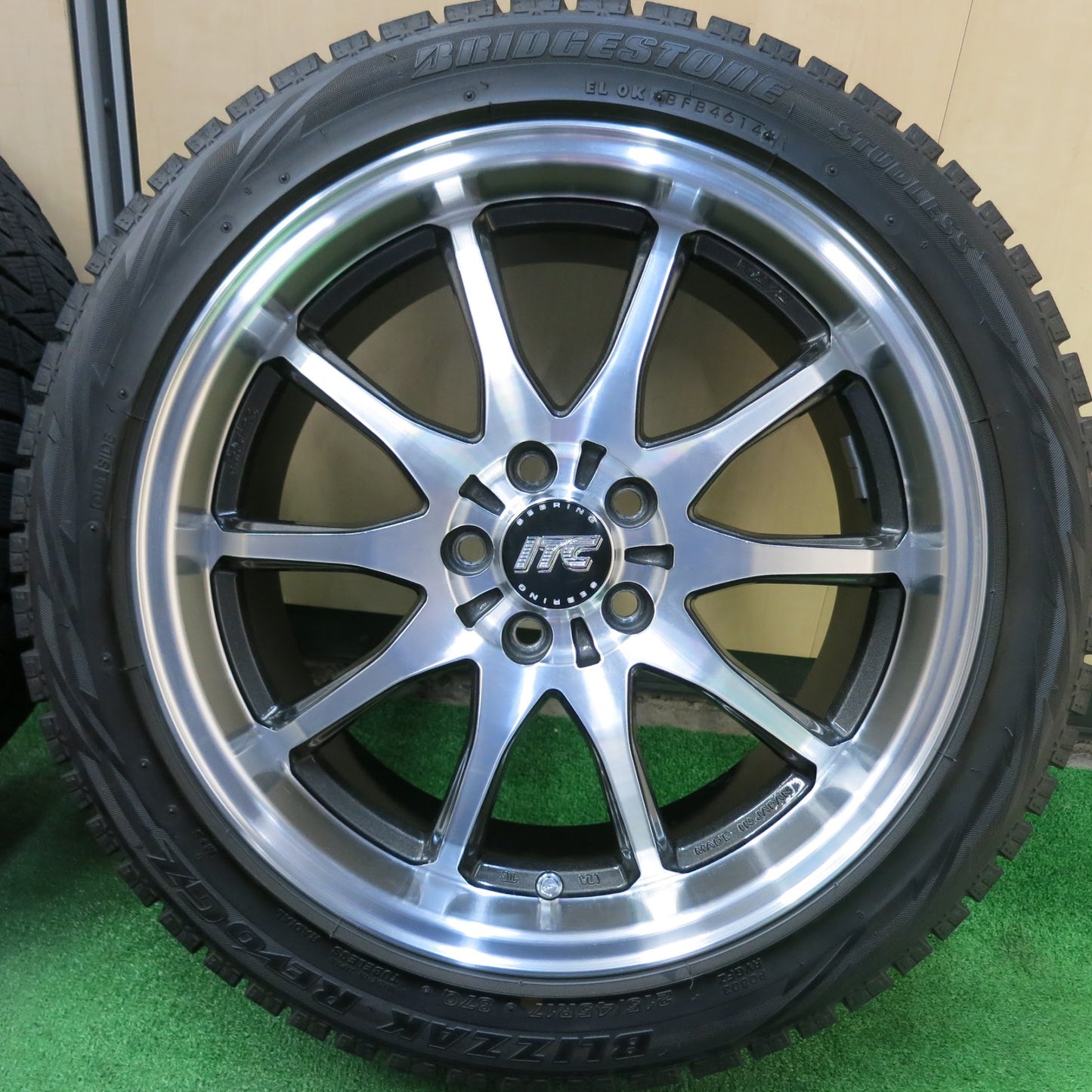[送料無料]バリ溝！キレイ！8.5分★RAYS SEBRING ITC-ecort 215/45R17 スタッドレス ブリヂストン ブリザック REVO GZ レイズ 17インチ PCD100/5H★3050201ヒス