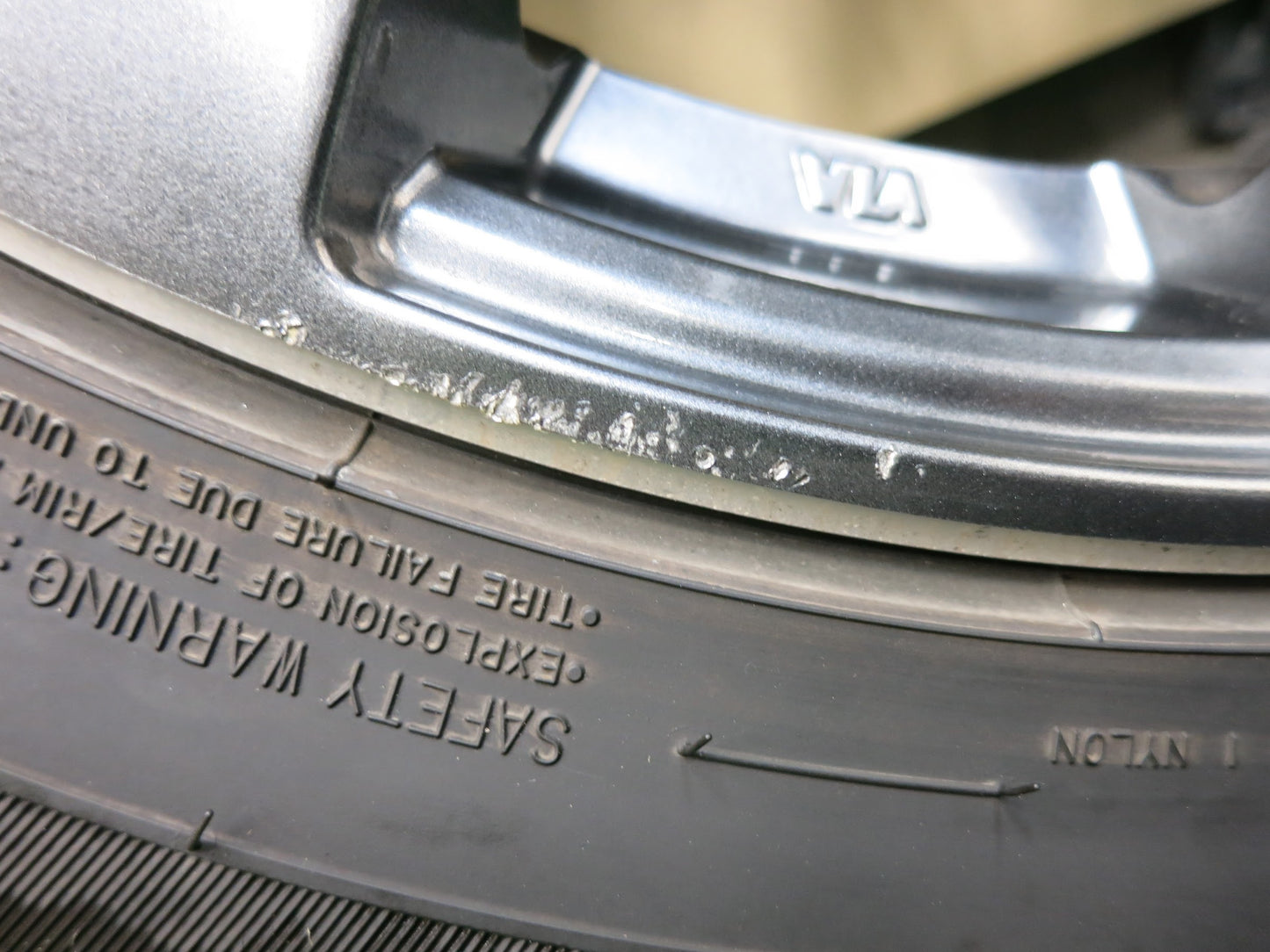 [送料無料]超バリ溝！20年！ほぼ10分★レクサス 等 235/65R18 スタッドレス ダンロップ ウインターマックス SJ8 MiD マルカ 18インチ PCD114.3/5H★3022202ヒス