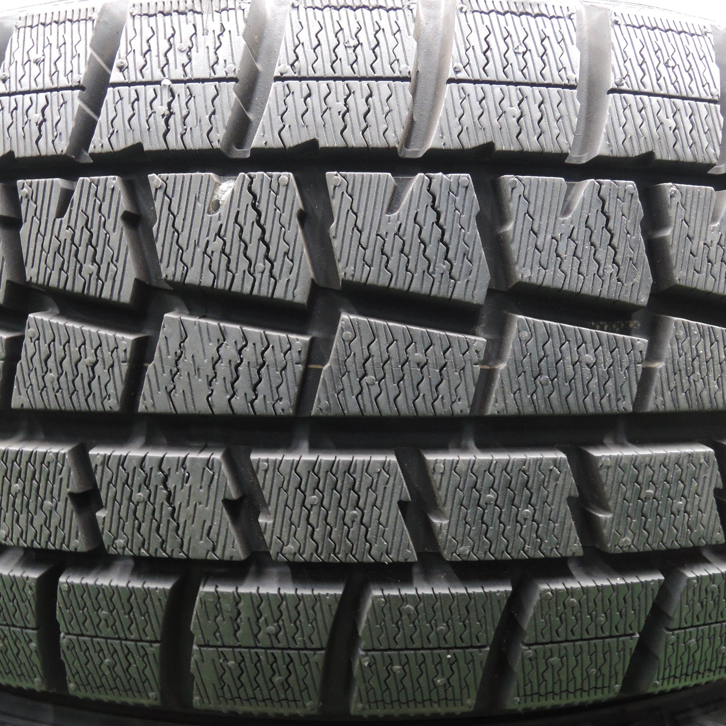*送料無料*ほぼ未使用！19年★スタッドレス 205/55R16 ダンロップ ウインターマックス WM01 タイヤ 16インチ リーフ オーリス プリウスα等★3120905HAスタ