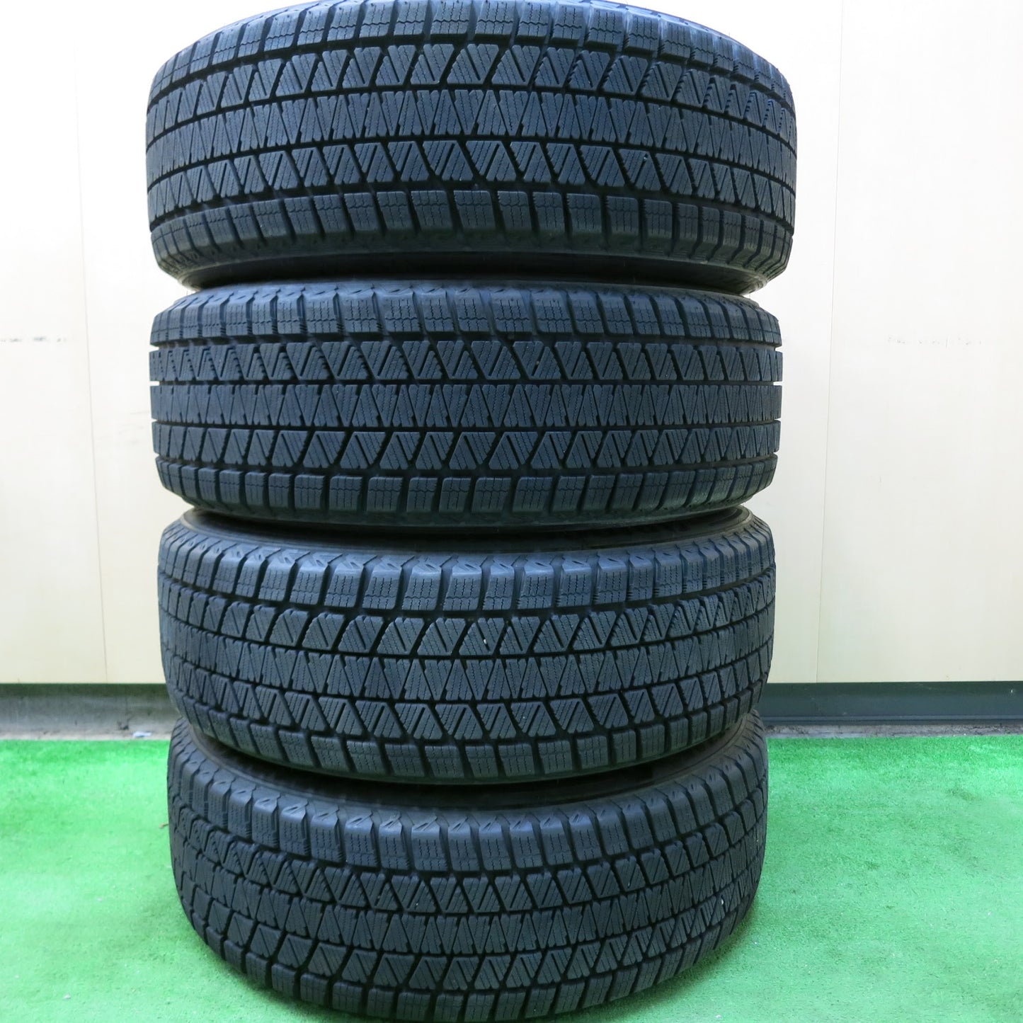 [送料無料]バリ溝！20年！キレイ！9.5分★スタッドレス 225/60R18 ブリヂストン ブリザック DM-V3 TOPRUN トップラン 18インチ PCD114.3/5H★3062801ヒス