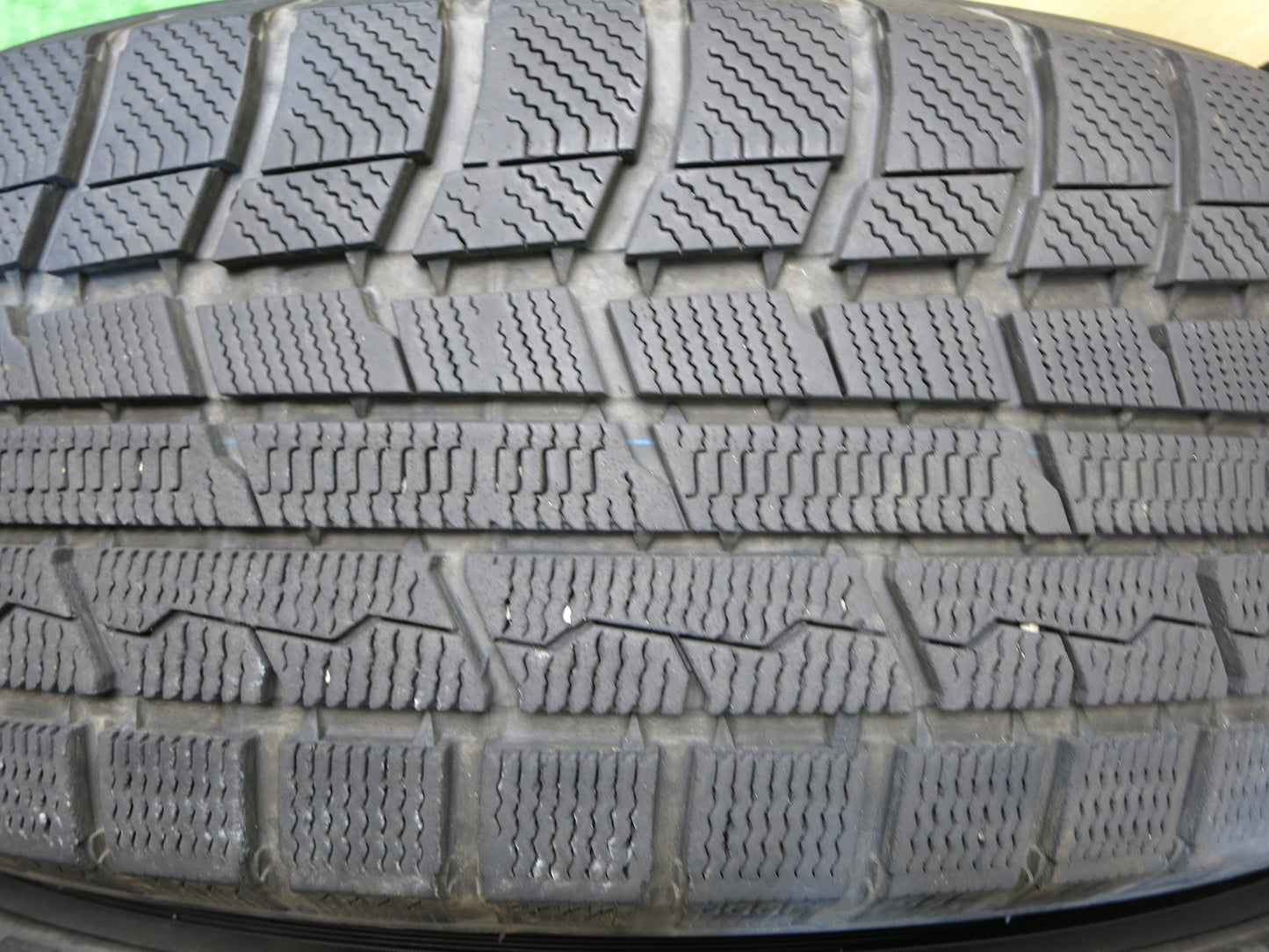 [送料無料]バリ溝！キレイ！9.5分★スタッドレス 225/65R17 トーヨー ウインター トランパス TX WAREN HOT STUFF ヴァーレン 17インチ PCD114.3/5H★2092310Hス