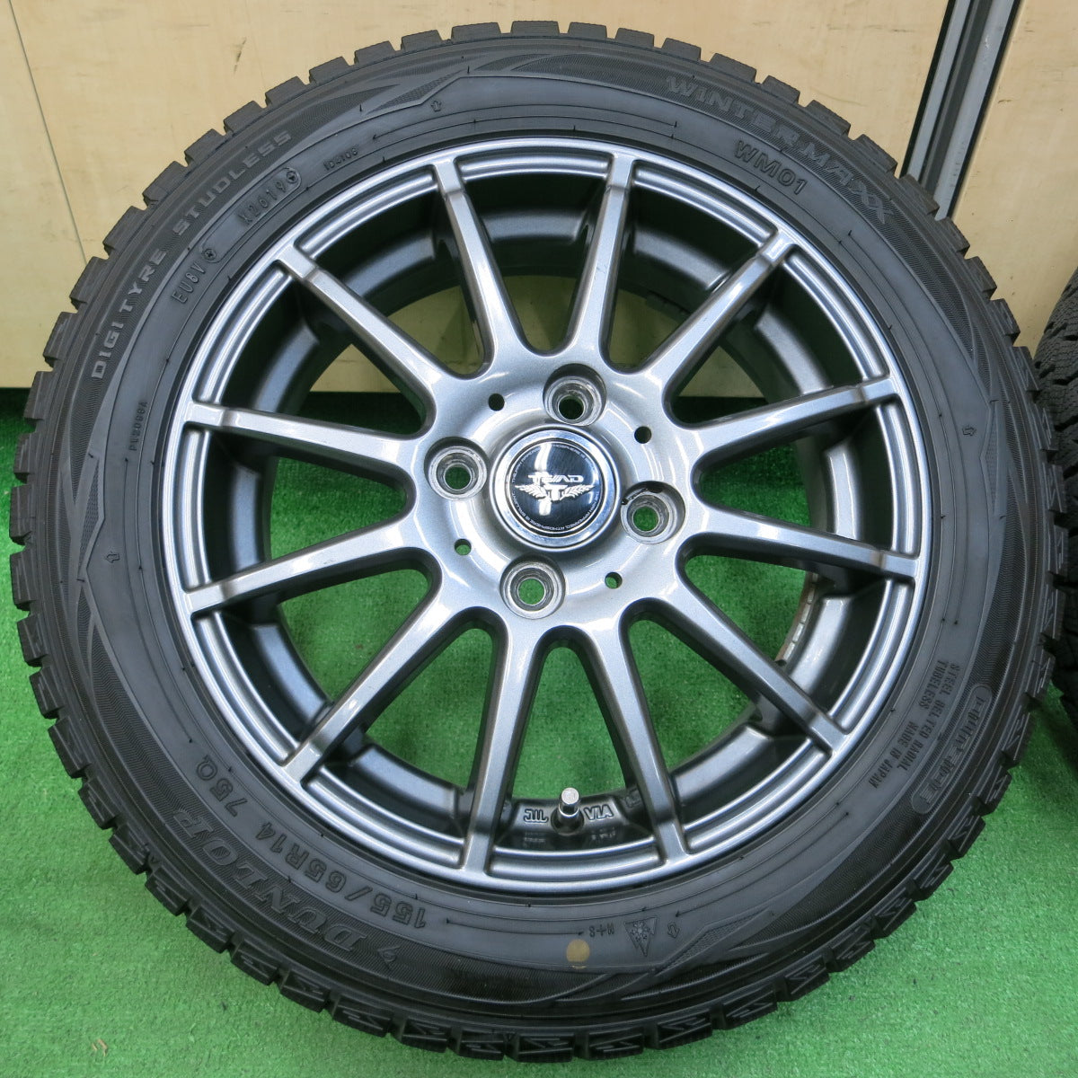 *送料無料*超バリ溝！キレイ！9.5分以上★スタッドレス 155/65R14 ダンロップ ウインターマックス WM01 TEAD テッド 14インチ PCD100/4H★4011705イス