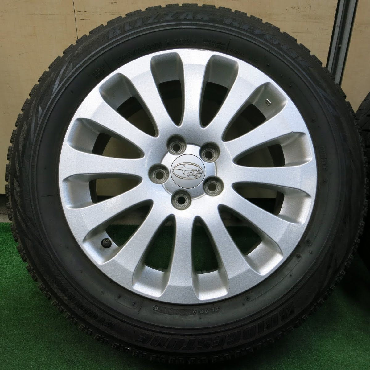 [送料無料]4本価格★スバル エクシーガ 純正 205/60R16 スタッドレス ブリヂストン ブリザック REVO GZ 16インチ PCD100/5H★3092105イス