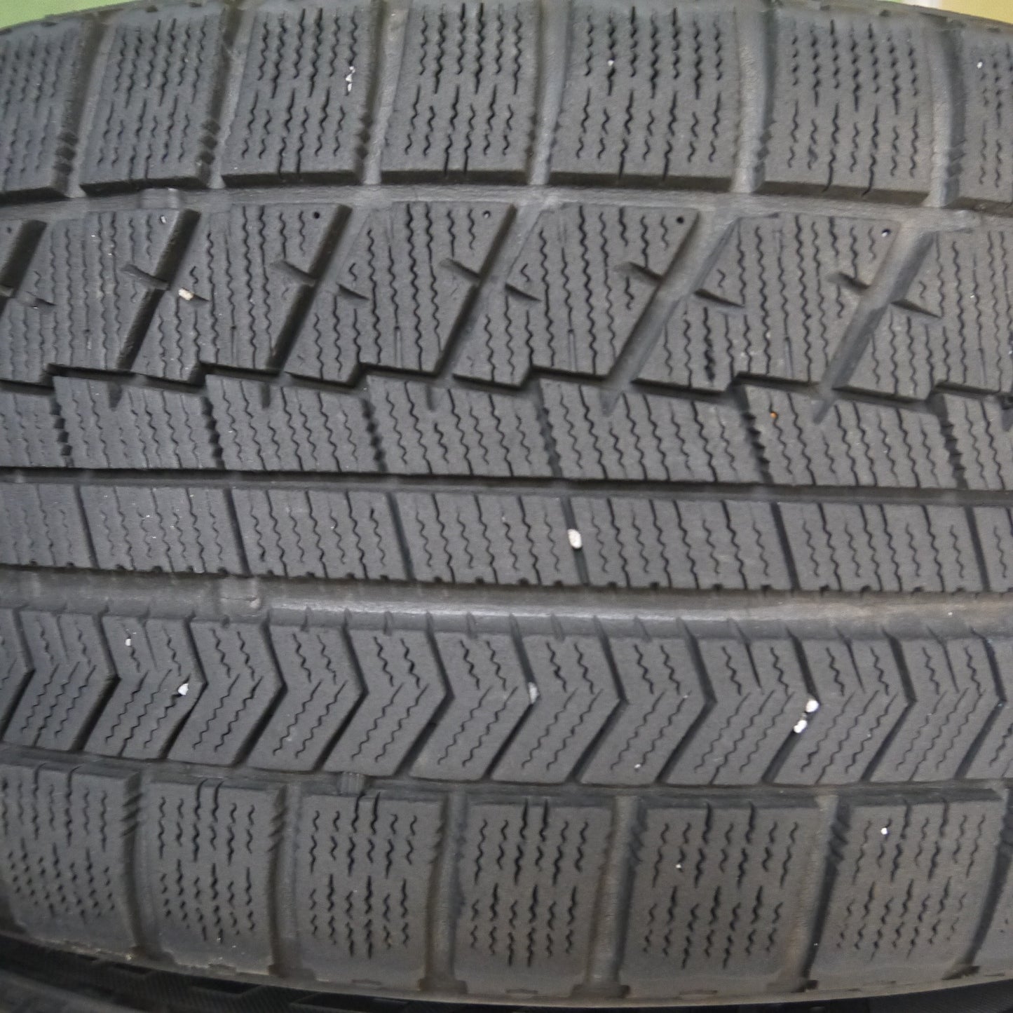 *送料無料*キレイ★LEONIS UC スタッドレス 235/50R18 ブリヂストン ブリザック VRX レオニス 18インチ PCD114.3/5H★3122010Hス