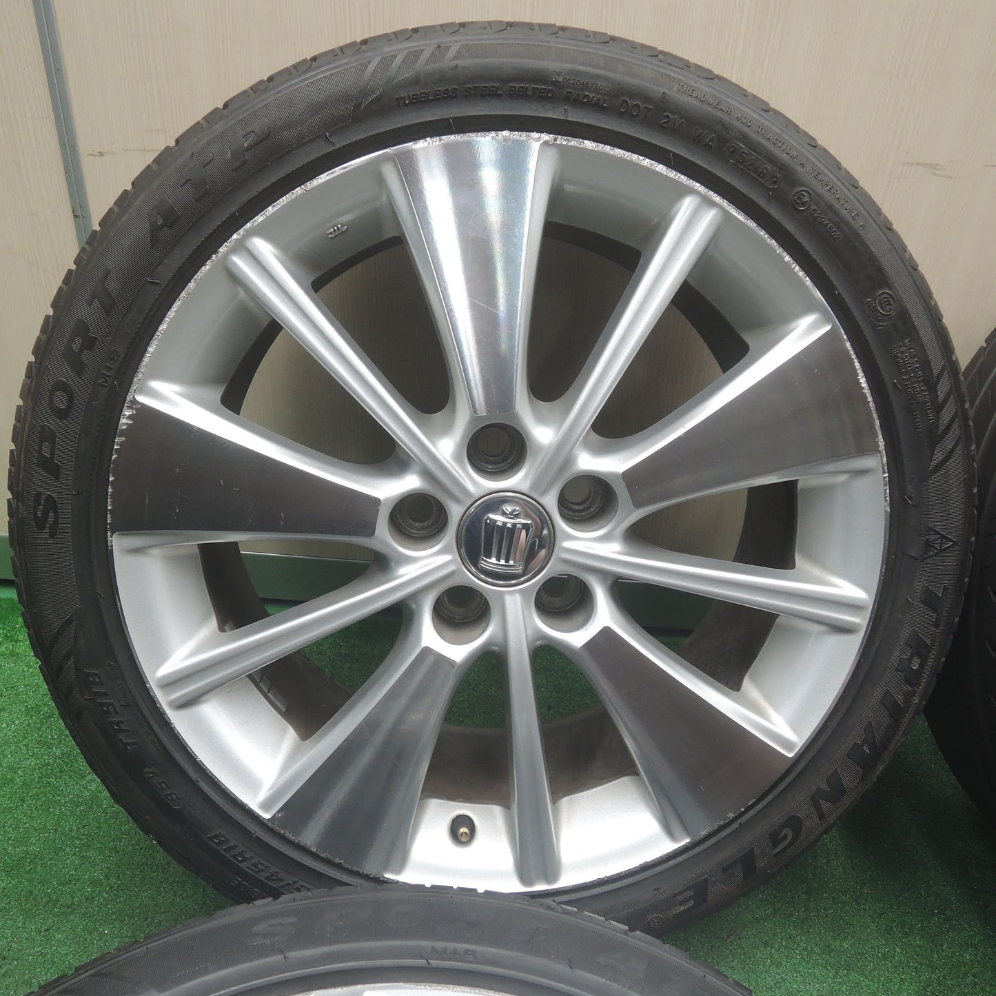 [送料無料]バリ溝！8.5分★トヨタ 200系 クラウン ハイブリッド 純正 225/45R18 トライアングル スポーツ ATP 18インチ PCD114.3/5H★3102404SYノ