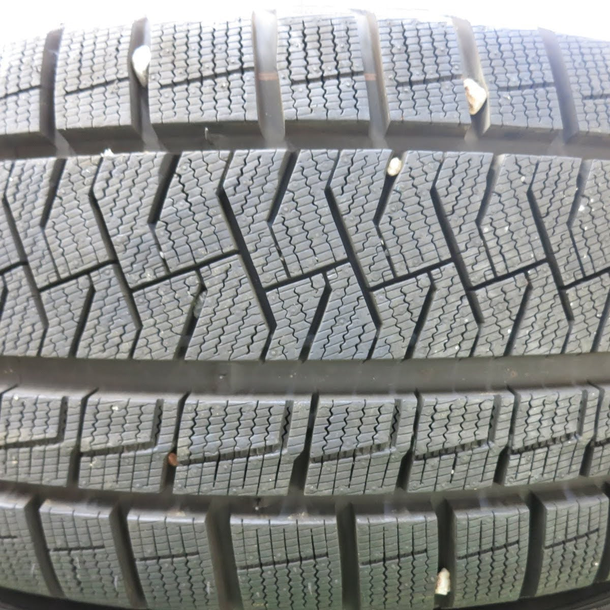 [送料無料]バリ溝！21年！キレイ！ほぼ10分★スタッドレス 215/60R17 ピレリ アイスアシンメトリコ プラス ILLUGA weds 17インチ PCD114.3/5H★3060307ヒス