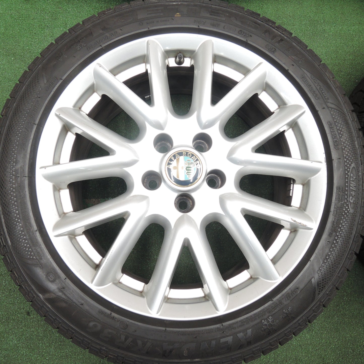 *送料無料* バリ溝！20年！8.5分★アルファロメオ 159 純正 205/55R17 スタッドレス ケンダ KR36 アイステック ネオ PCD110/5H★4030204HAス