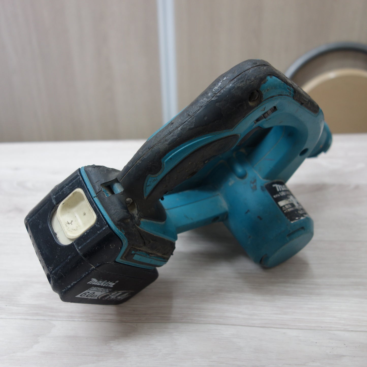 [送料無料] ☆マキタ 充電式 ブロワ UB142D ブロア 送風 集じん makita 6.0Ah 14.4V☆