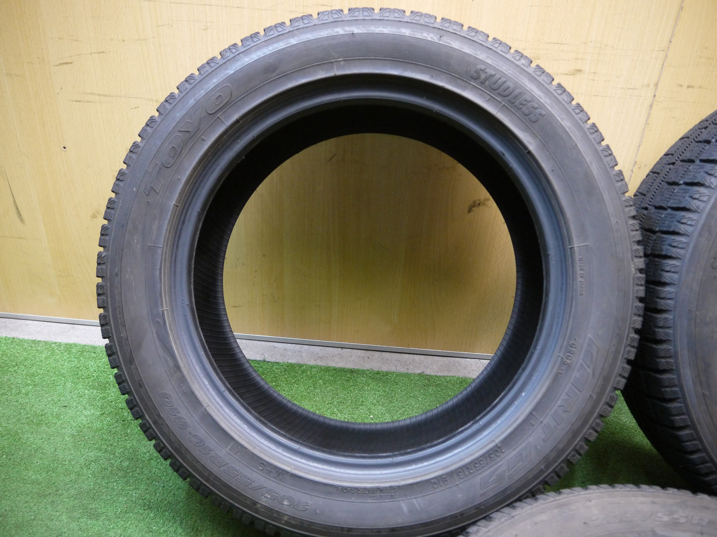 [送料無料]バリ溝！19年！9.5分★スタッドレス 205/55R16 トーヨー ガリット G5 タイヤ 16インチ ノア ヴォクシー レガシィ インプレッサ 等★2050306クスタ