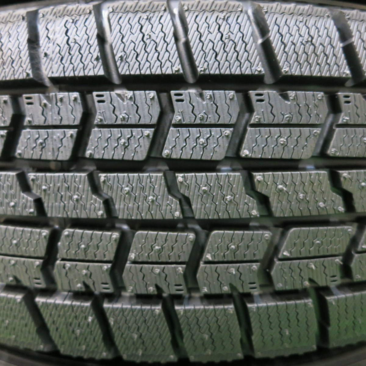 *送料無料*未使用！22年★スタッドレス 185/65R15 グッドイヤー アイスナビ7 SCHNEIDER MiD シュナイダー 15インチ PCD114.3/5H★3111705イス