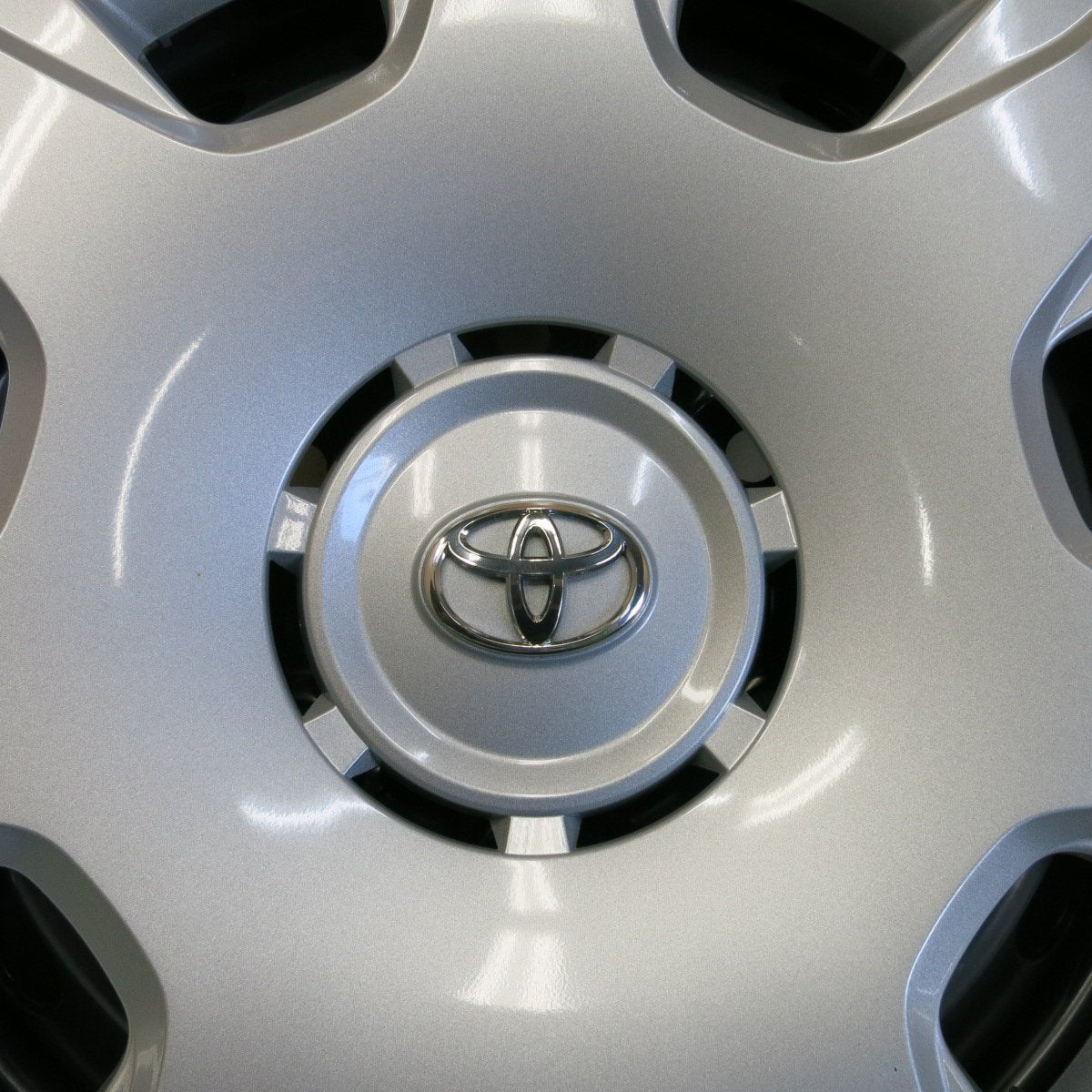 送料無料]新車外し☆トヨタ 200系 ハイエース 純正 スチール ホイール
