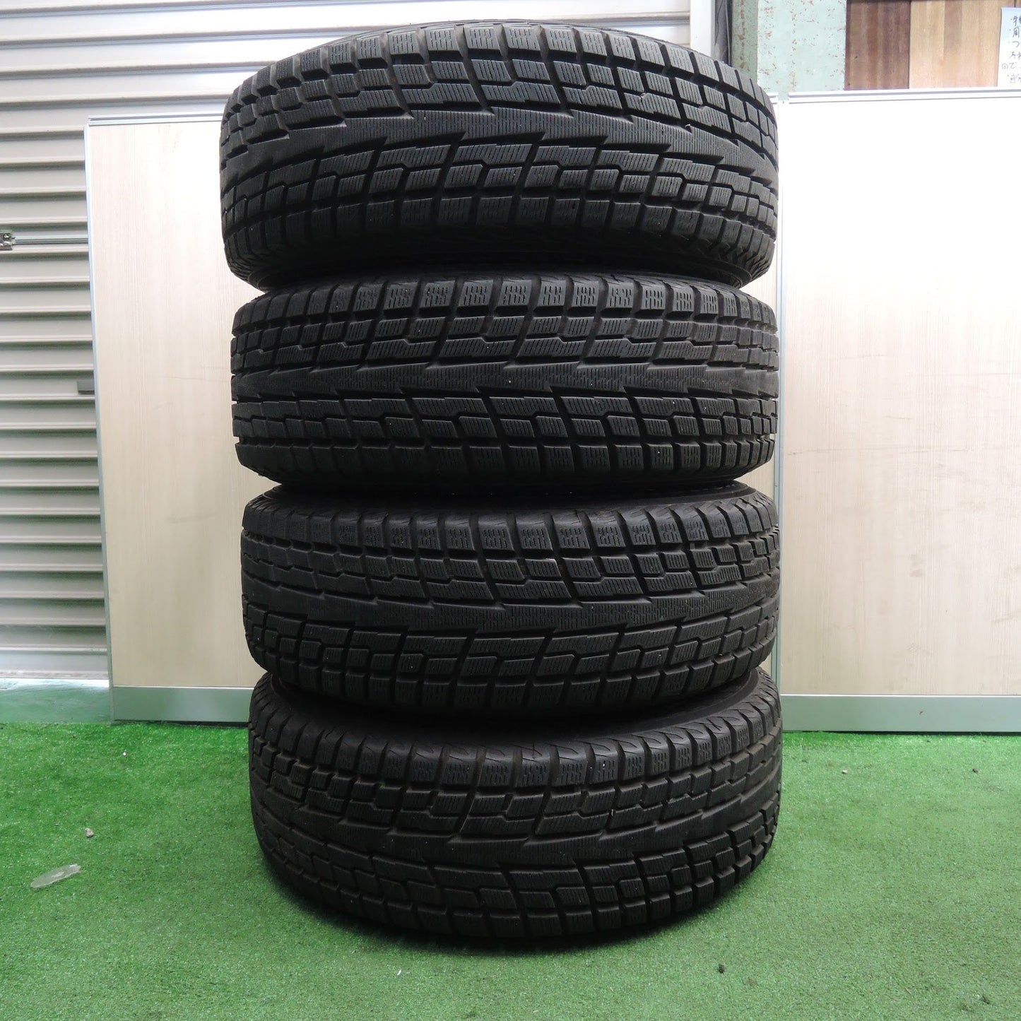 [送料無料] バリ溝！9.5分以上★スタッドレス 225/65R17 ヨコハマ ジオランダー i/T-S Grave 17インチ PCD114.3/5H★3112106NJス