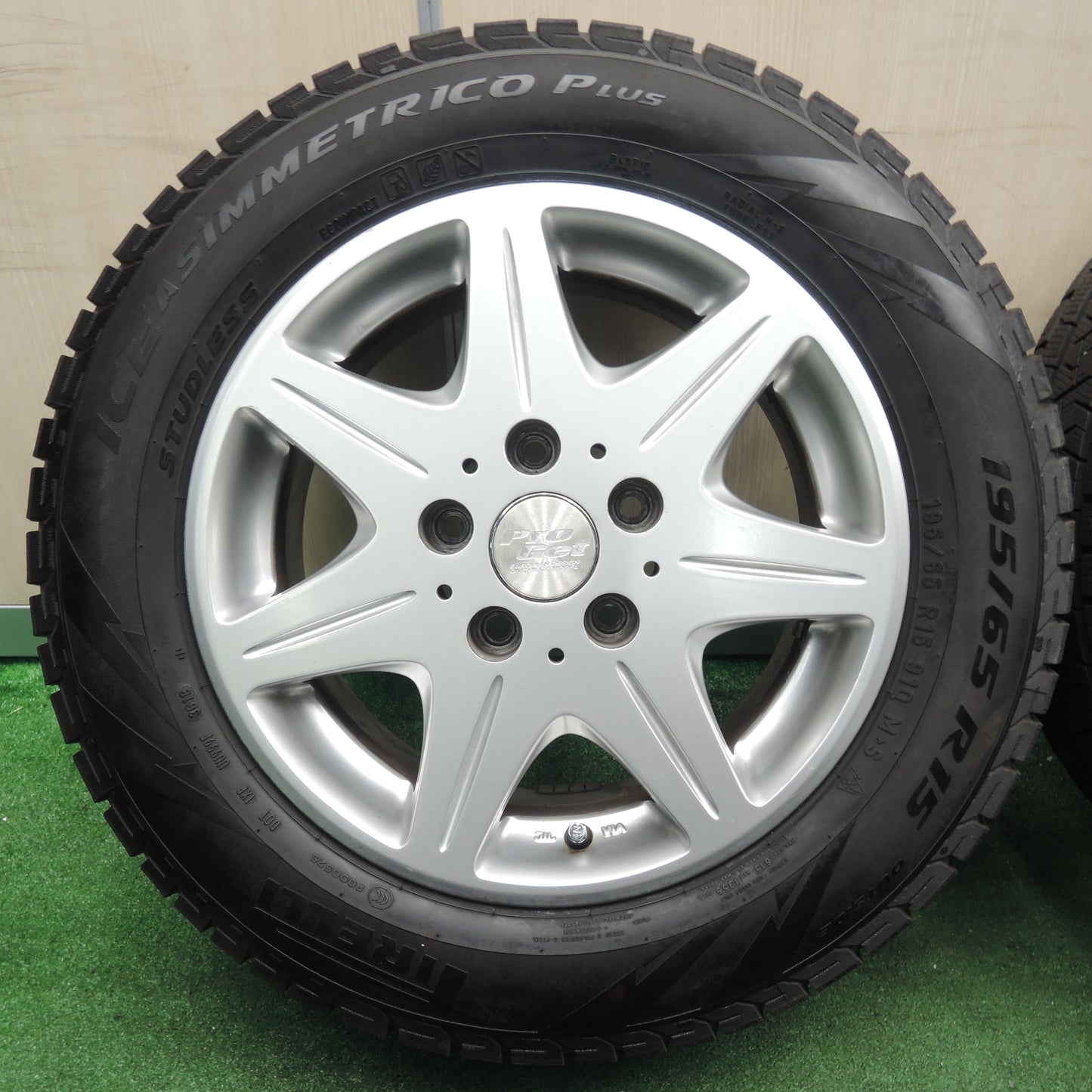 *送料無料*バリ溝！8.5分★スタッドレス 195/65R15 ピレリ アイスアシンメトリコ ProGet EUROPIAN 15インチ PCD114.3/5H★3111301NJス