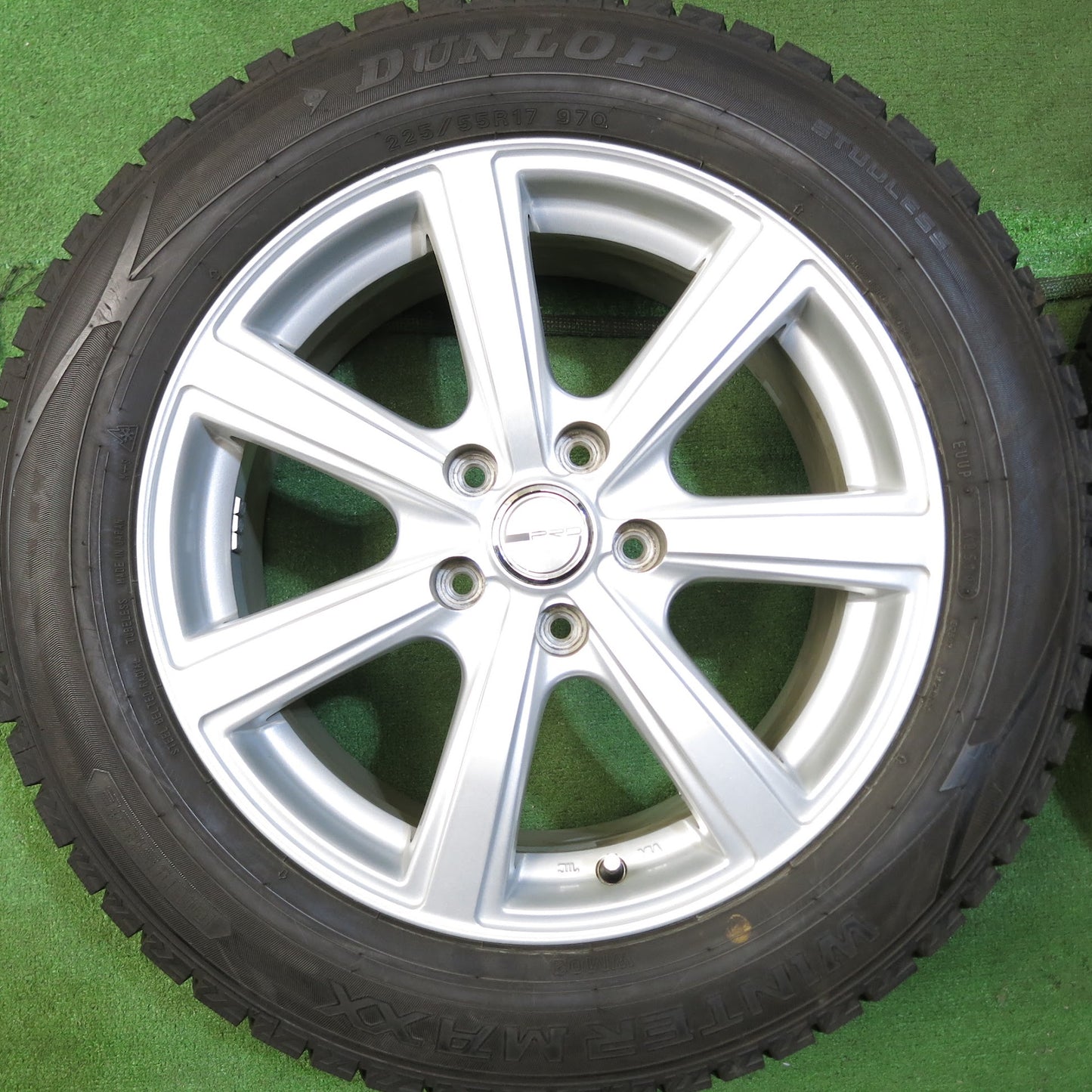 [送料無料]バリ溝！19年！キレイ！9.5分★スタッドレス 225/55R17 ダンロップ ウインターマックス WM02 PRD 社外 アルミ 17インチ PCD114.3/5H★3042815Hス