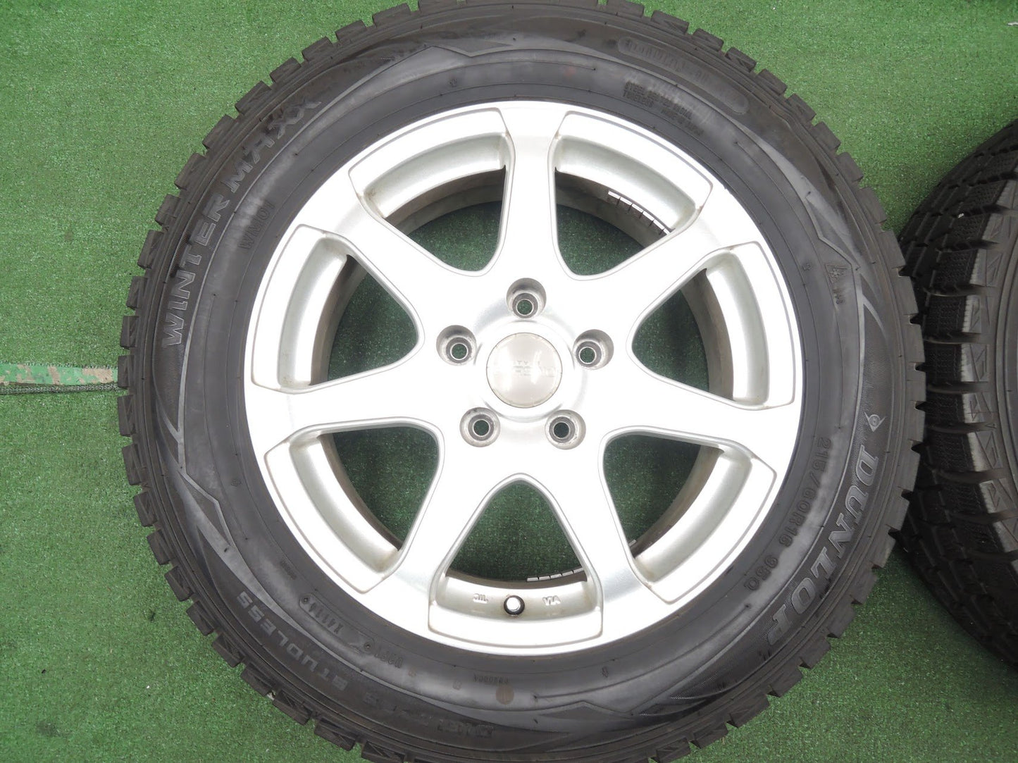[送料無料]バリ溝！キレイ！9.5分★スタッドレス 215/60R16 ダンロップ ウインターマックス WM01 STYLE PRASINO PCD114.3/5H★3112516HAス