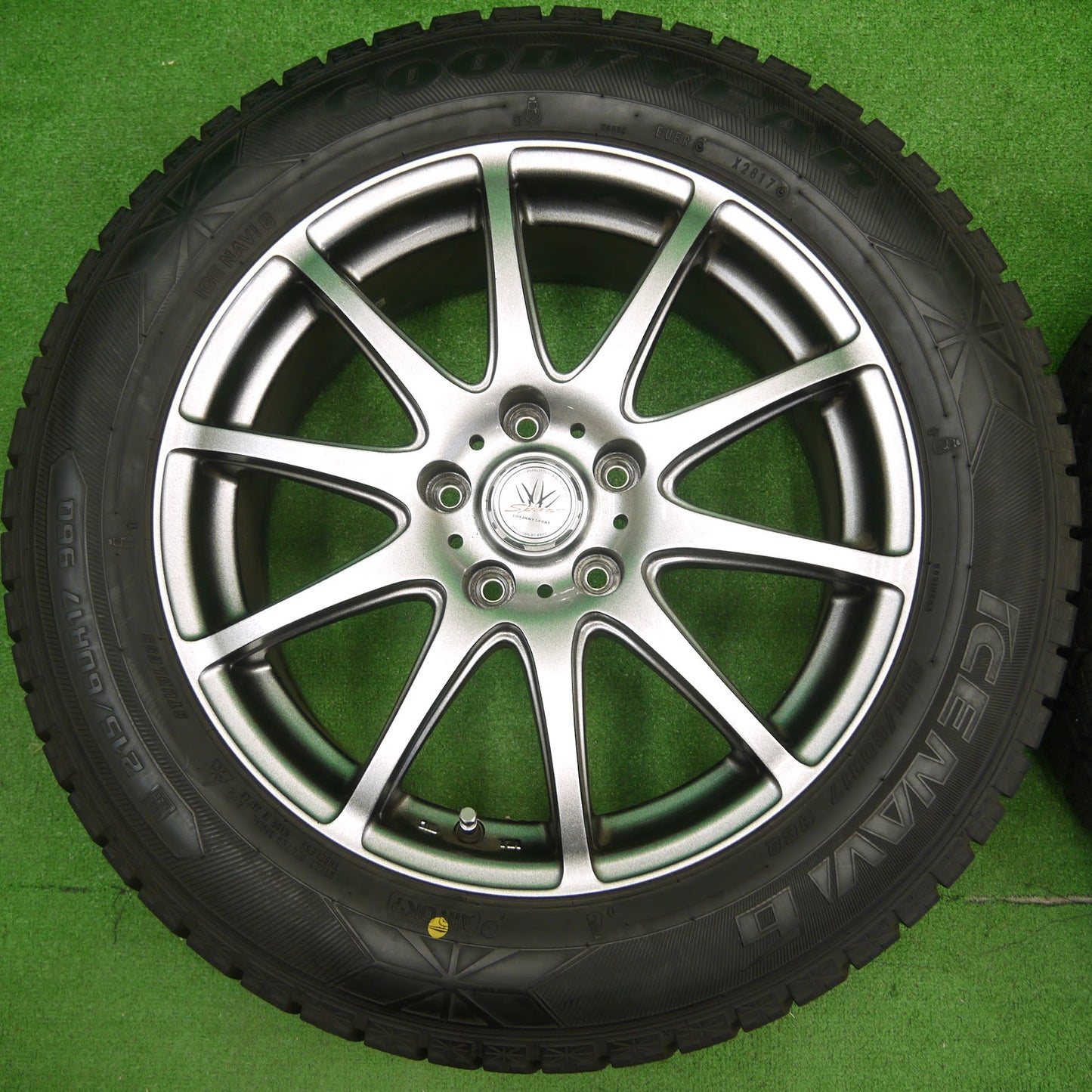 [送料無料]超バリ溝！キレイ！9.5分以上★LOXARNY SPORT BADX 215/60R17 スタッドレス グッドイヤー アイスナビ6 ロクサーニ 17インチ PCD114.3/5H★3062402Iス
