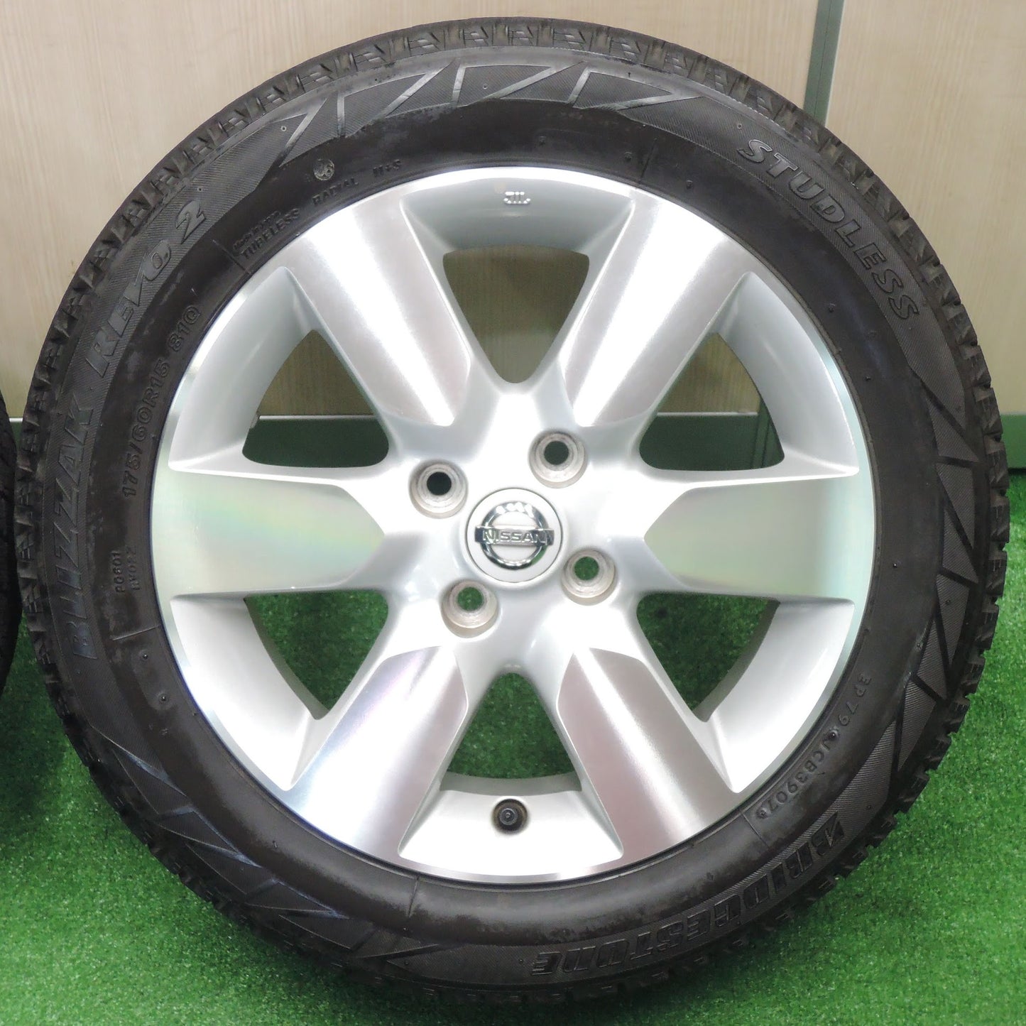 [送料無料]4本価格★日産 ノート 純正 175/60R15 スタッドレス ブリヂストン ブリザック REVO2 15インチ PCD100/4H★3090205NJス
