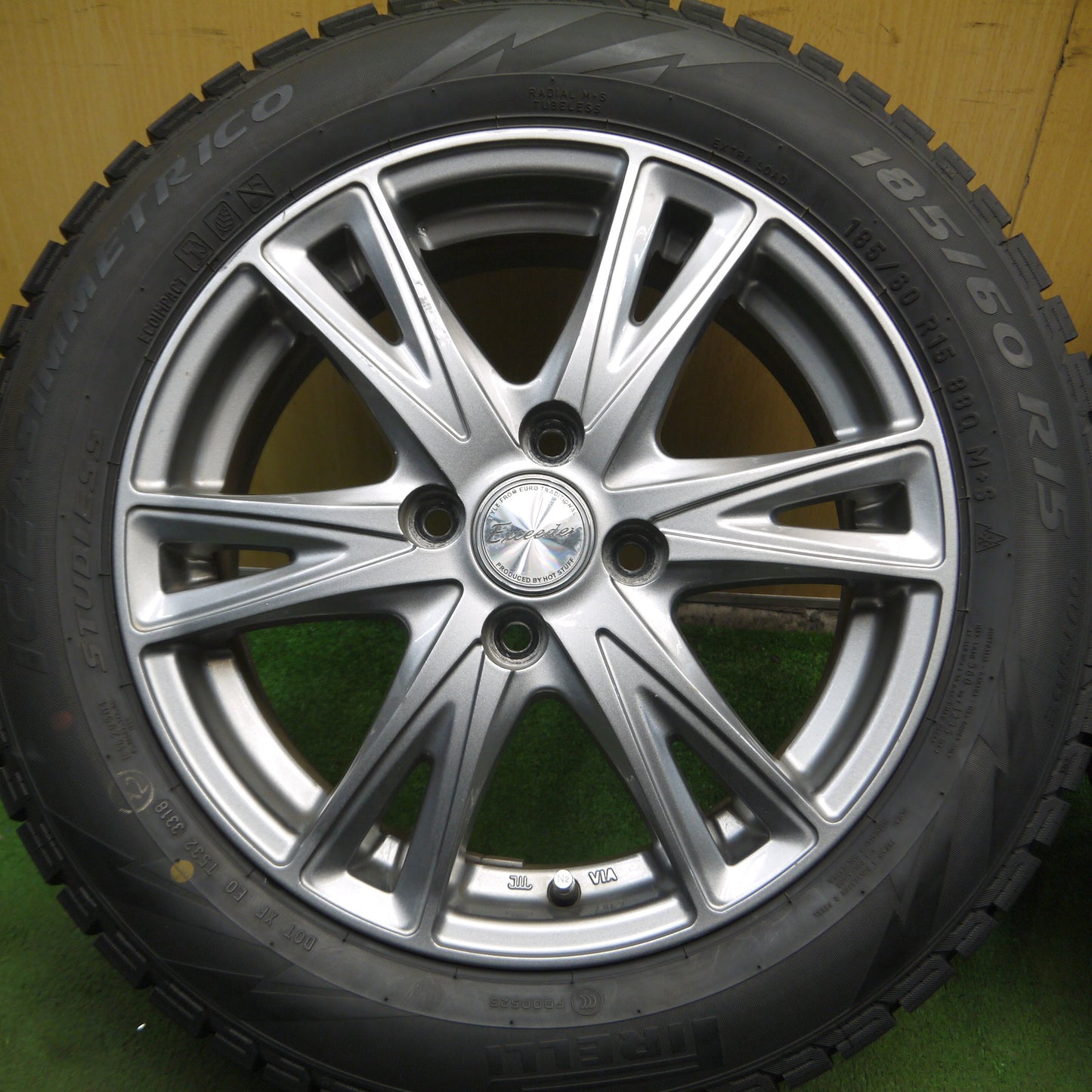 *送料無料*バリ溝！9.5分以上★スタッドレス 185/60R15 ピレリ アイスアシンメトリコ Exceeder エクシーダー 15インチ PCD100/4H★3102512Hス