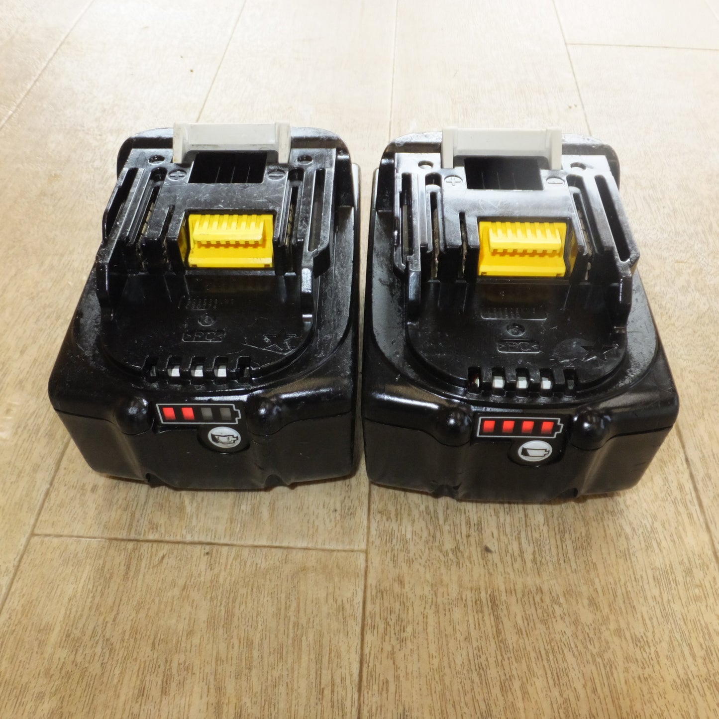 [送料無料]★マキタ makita 充電式ドライバドリル DF484DRGXB 18V　充電器 なし★