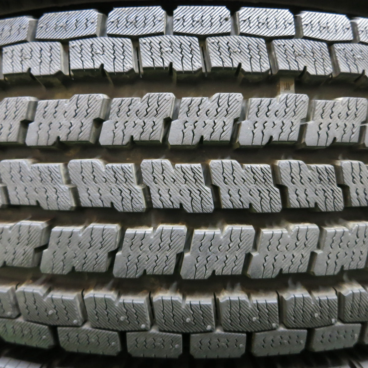 *送料無料*ほぼ未使用！22年★スタッドレス 185/80R14 102/100N ヨコハマ アイスガード iG91 タイヤ 14インチ ボンゴ バネット等★3122703イスタ