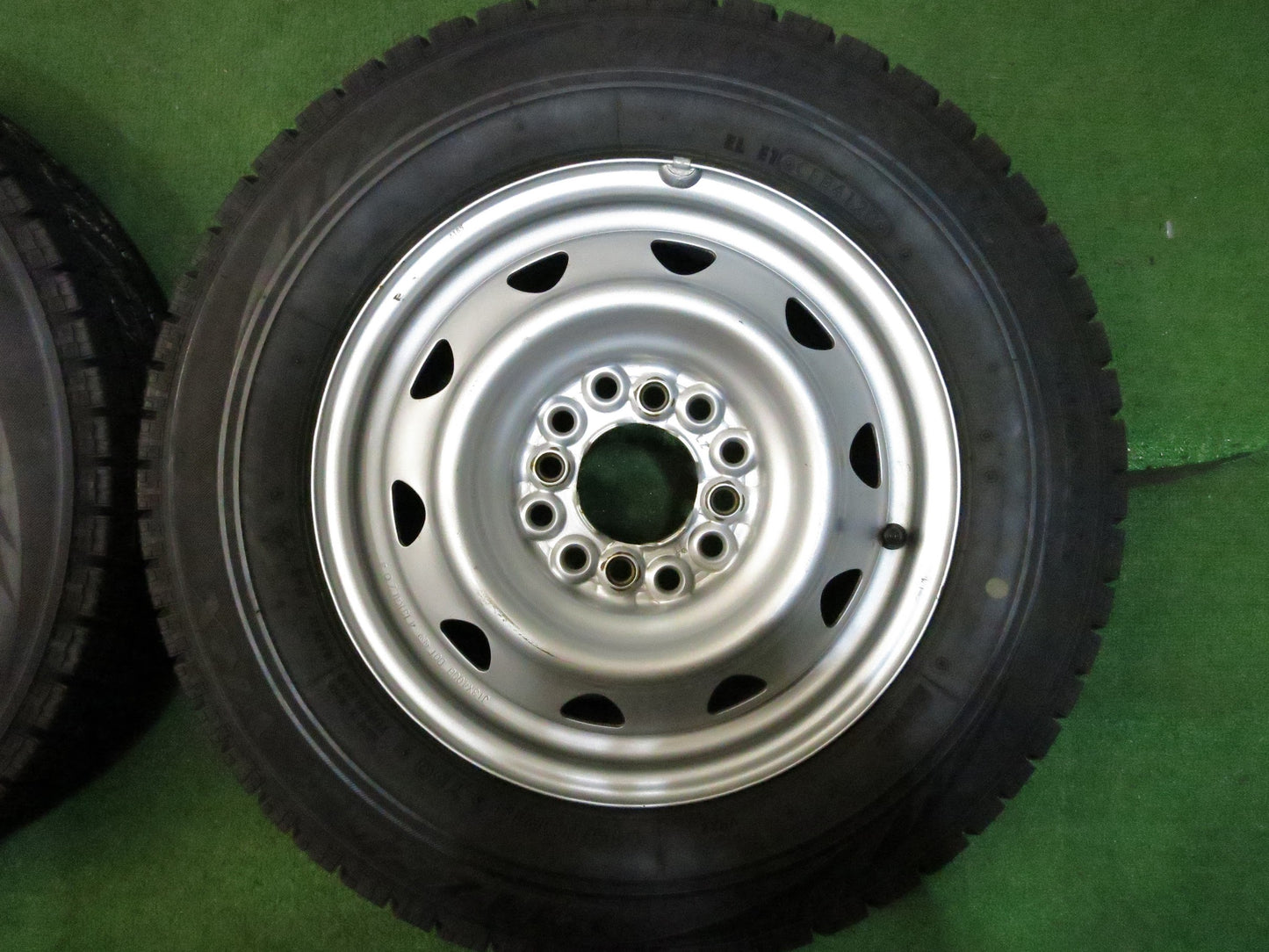 [送料無料]バリ溝！20年！ほぼ10分★スタッドレス 145/80R13 ブリヂストン ブリザック VRX スチール ホイール 13インチ PCD100 110 114.3/4H マルチ★3012703Hス