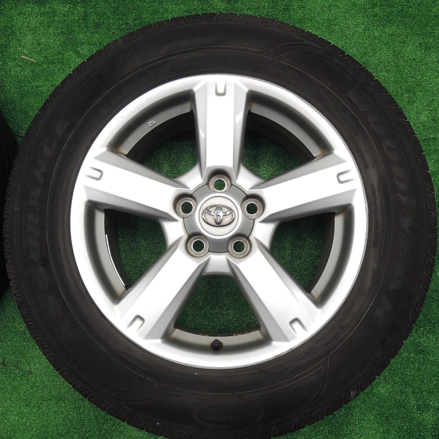 [送料無料]バリ溝！8.5分★トヨタ RAV4 純正 225/65R17 グッドイヤー ASSURANCE 17インチ PCD114.3/5H★3070601IHノ