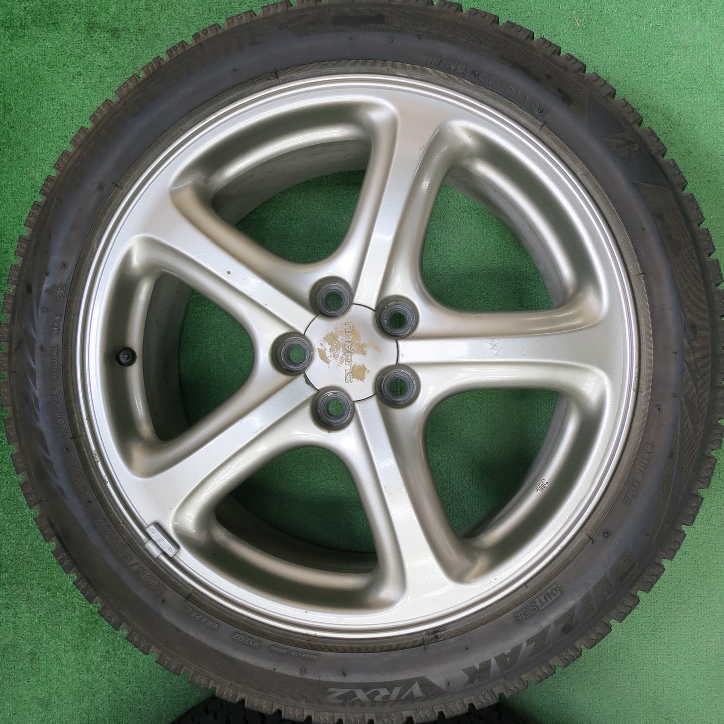 [送料無料]バリ溝！19年！9.5分★スバル BH系 レガシィ 純正 205/50R17 スタッドレス ブリヂストン ブリザック VRX2 17インチ PCD100/5H★3042804ヒス