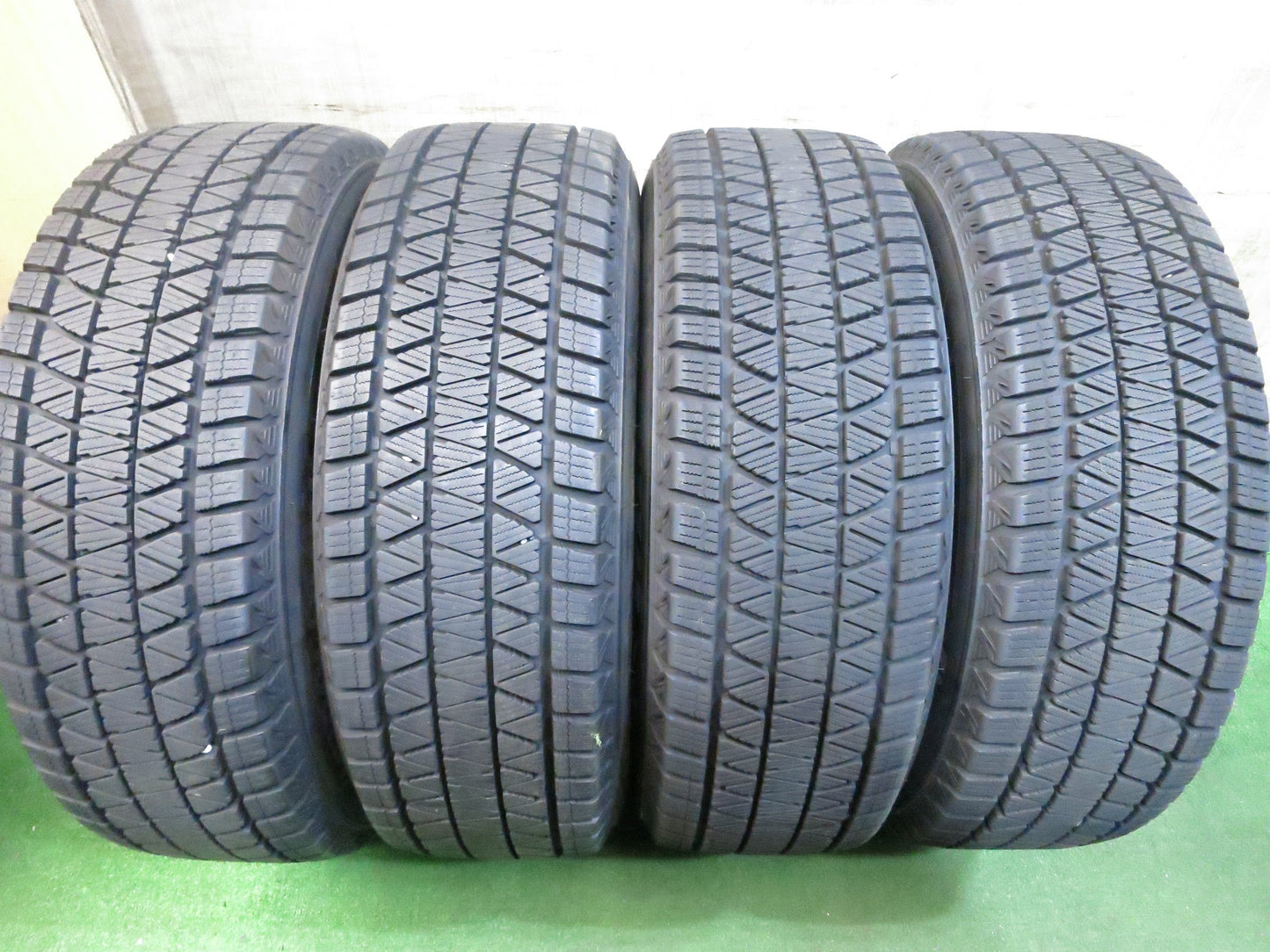 [送料無料]バリ溝！20年！綺麗！ほぼ10分★スタッドレス 225/65R17 ブリヂストン ブリザック DM-V3 VELVA SPORTZ ヴェルヴァ 17インチ PCD114.3/5H★3020709Hス