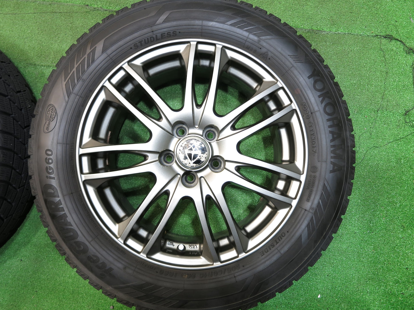 [送料無料]バリ溝！9.5分★スタッドレス 205/60R16 ヨコハマ アイスガード iG60 VELVA weds ヴェルヴァ 16インチ PCD100/5H★2102107Hス