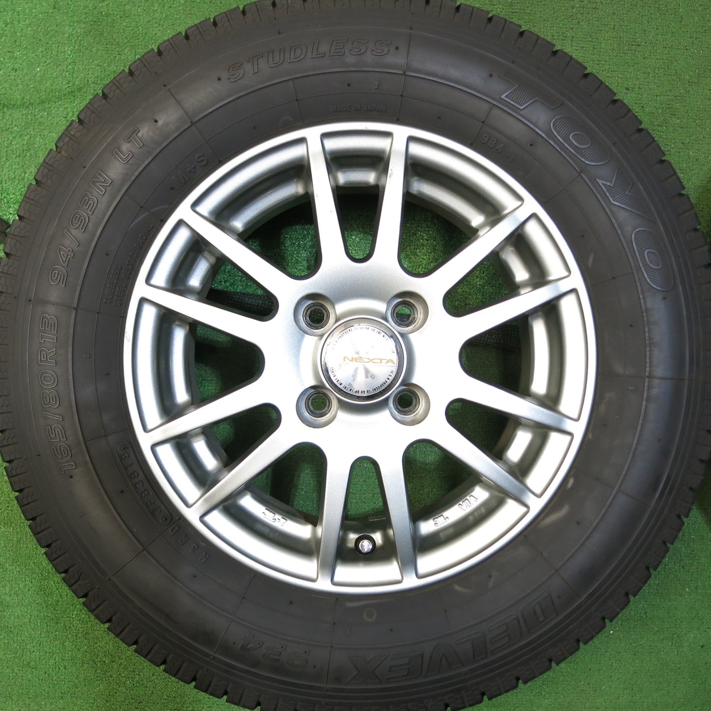 [送料無料]バリ溝！キレイ！9.5分以上★スタッドレス 165/80R13 94/93N トーヨー デルベックス 934 NEXTA ネクスタ 13インチ PCD100/4H★3061402Hス