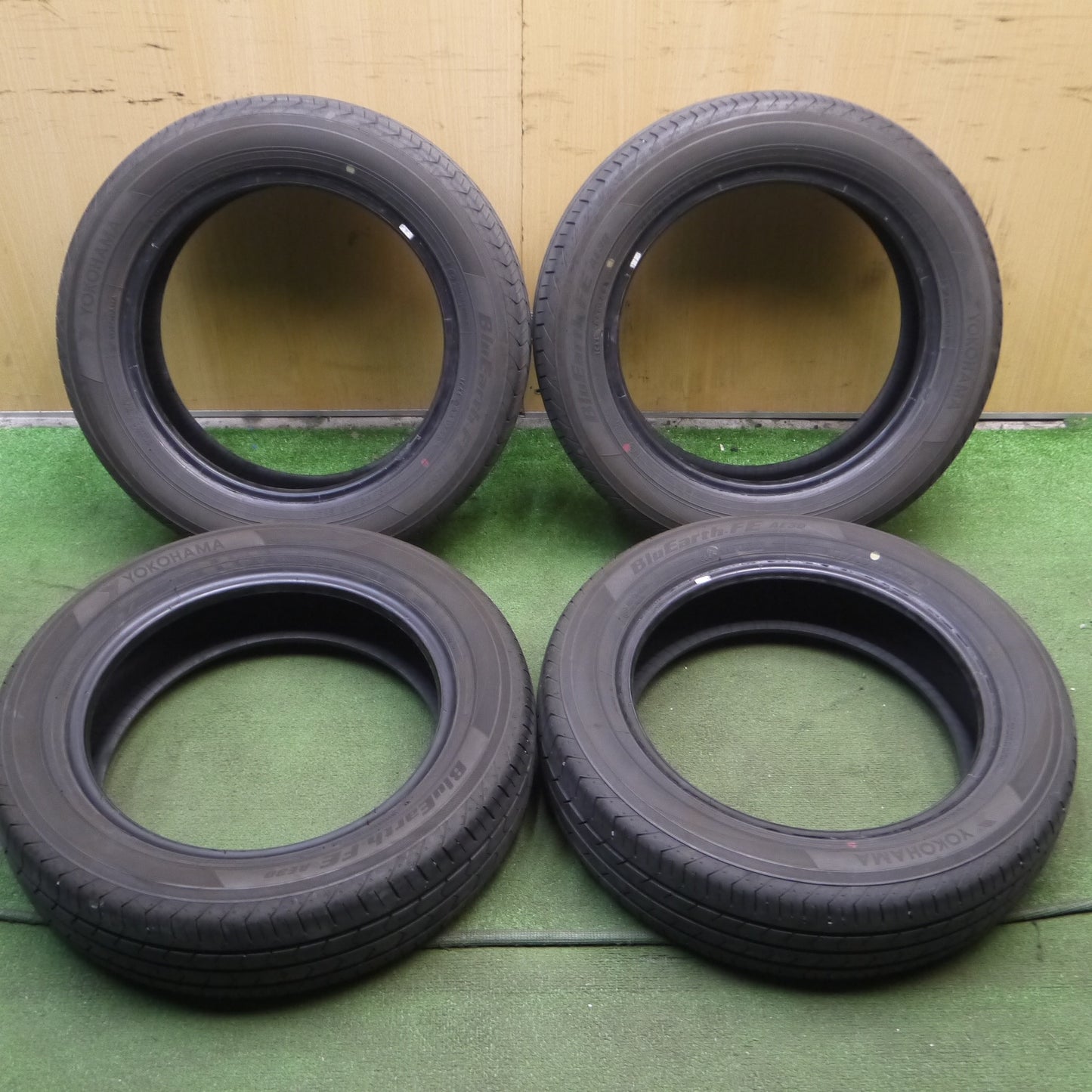 *送料無料*バリ溝！23年！9.5分以上★165/65R15 ヨコハマ BluEarth-FE AE30 ブルーアース タイヤ 15インチ タフト ソリオ デリカ 等★4012302KKノタ