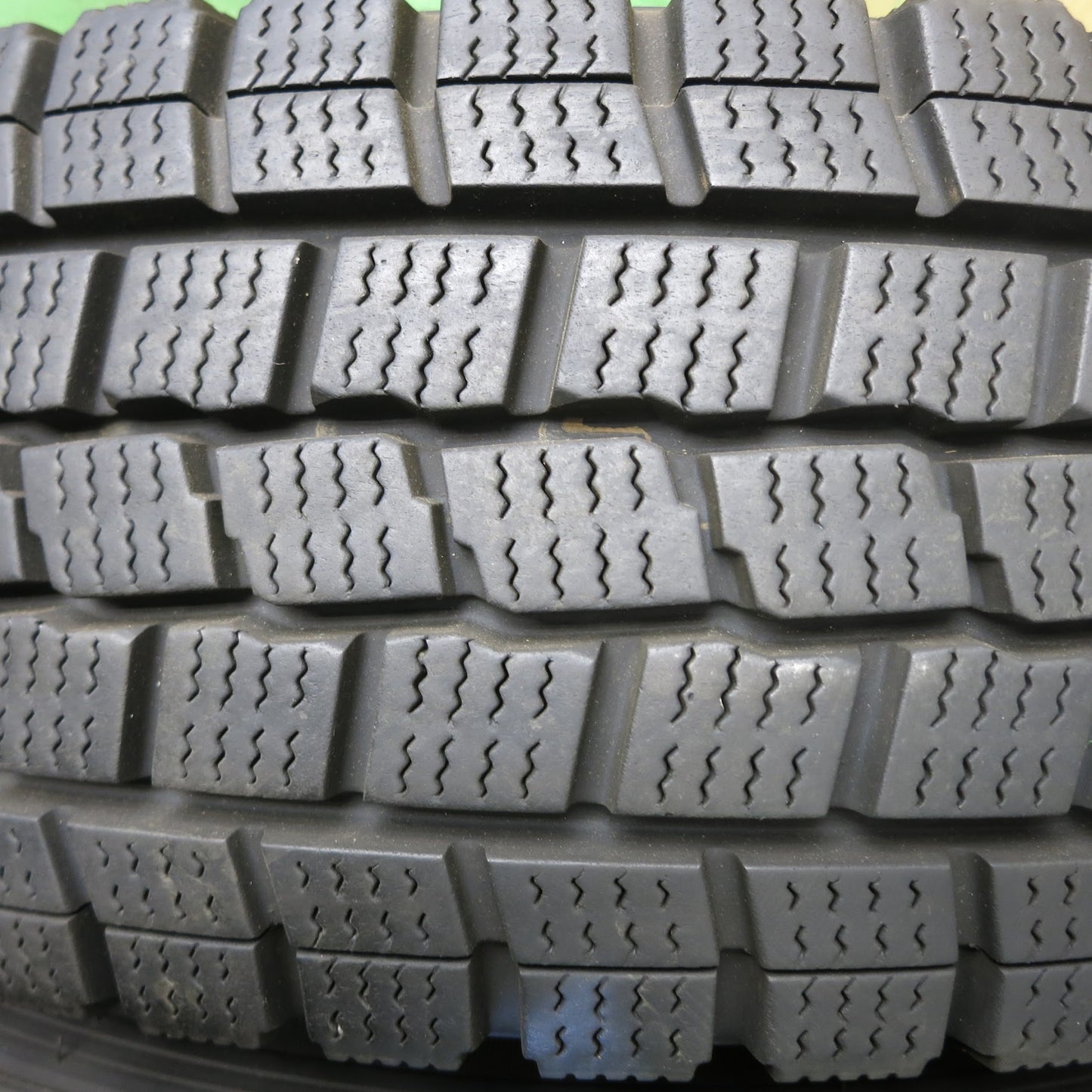 [送料無料]4本価格★ハイエース 等 weds キーラー 195/80R15 107/105L スタッドレス ダンロップ DSV-01 KEELER 15インチ PCD139.7/6H★3061303Hス