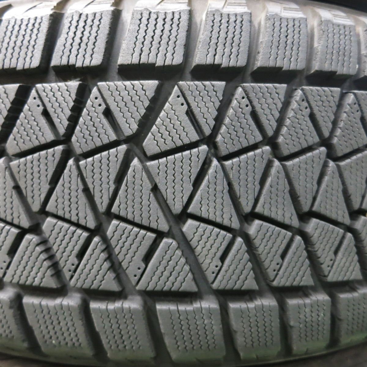 *送料無料* センサー付！バリ溝！キレイ！9分★レクサス RX450h 純正 235/55R20 スタッドレス ブリヂストン ブリザック DM-V2 PCD114.3/5H★4022607イス