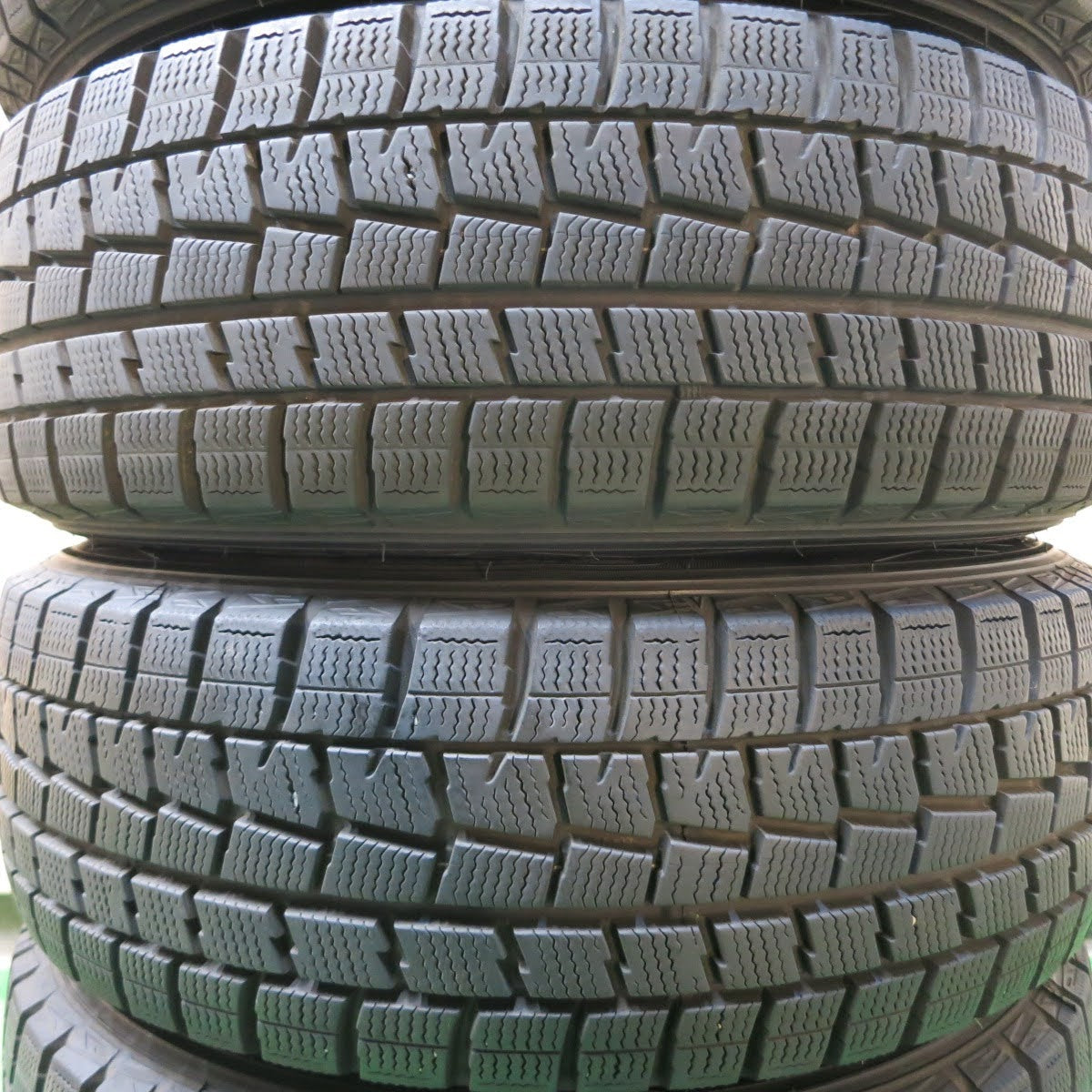 [送料無料]バリ溝！綺麗！9.5分★スタッドレス 175/65R14 ダンロップ ウインターマックス WM01 Exceeder HOTSTUFF エクシーダー 14インチ PCD100/4H★3070702イス
